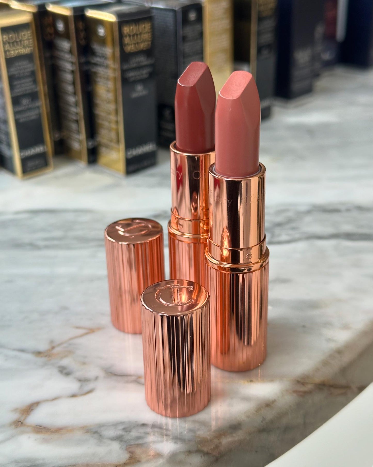 CHARLOTTE TILBURY Pillow Talk
Matte Revolution Long-Lasting Lipstick