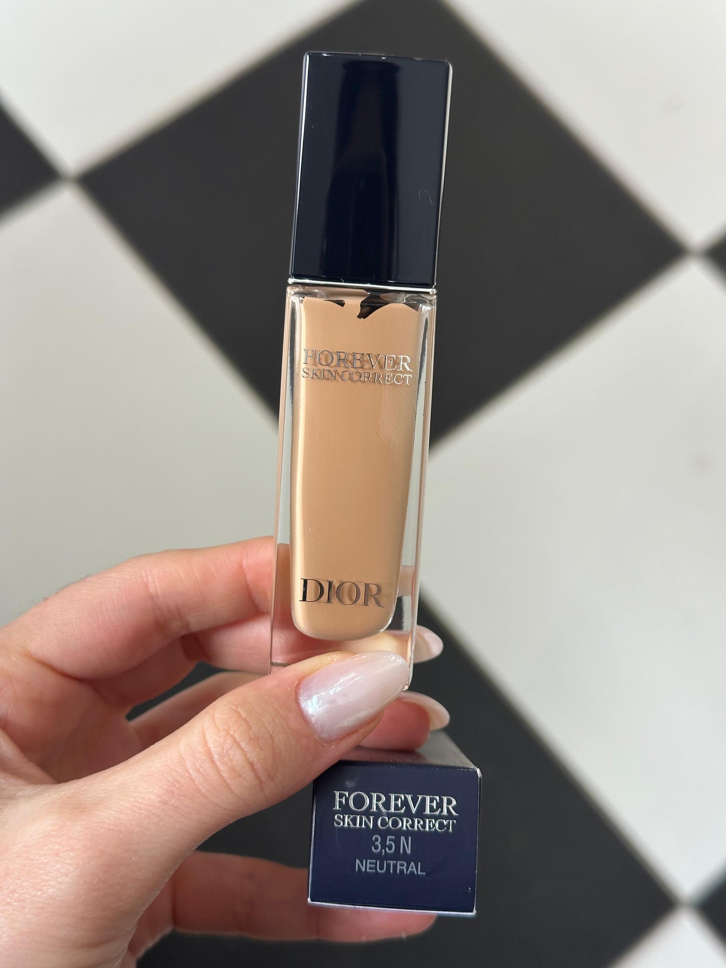 DIOR Forever Skin Correct (3.5N)
Full-Coverage Concealer - 24h Hydration and Wear - No Transfer