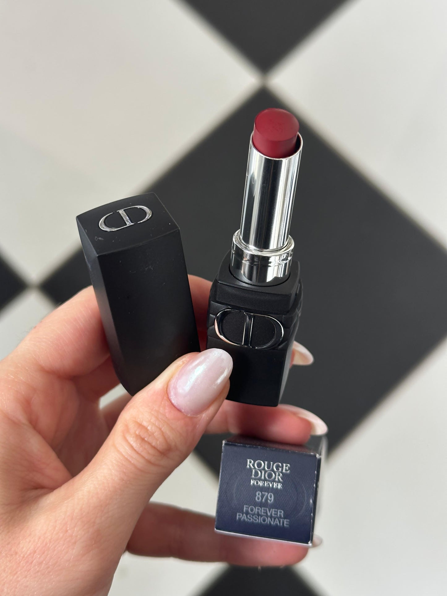 DIOR Rouge Forever
Transfer-Proof Lipstick - Ultra Pigmented Matte Comfort