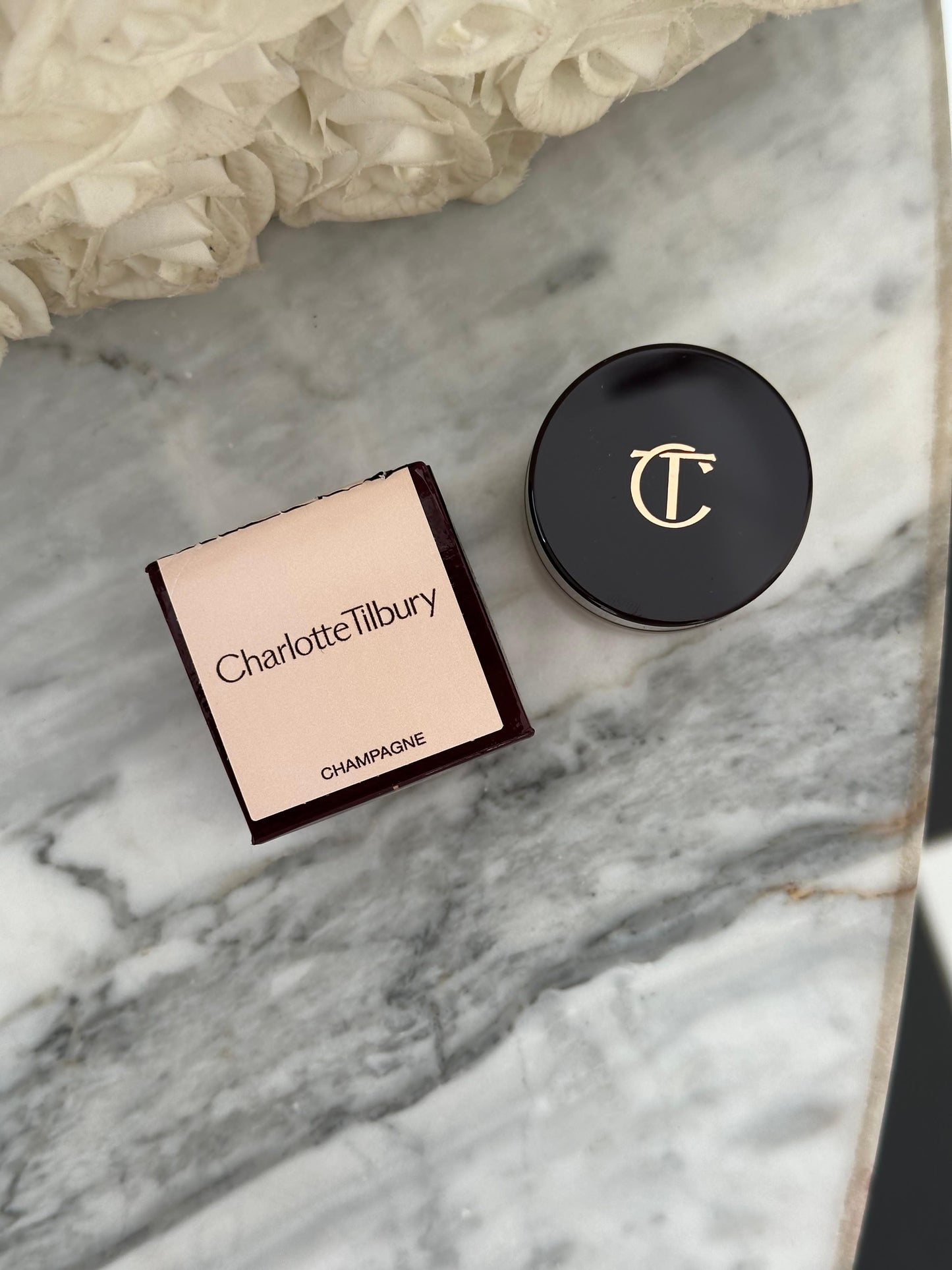CHARLOTTE TILBURY
Eyes To Mesmerise
Long-Lasting Cream Eyeshadow in Champagne Pink