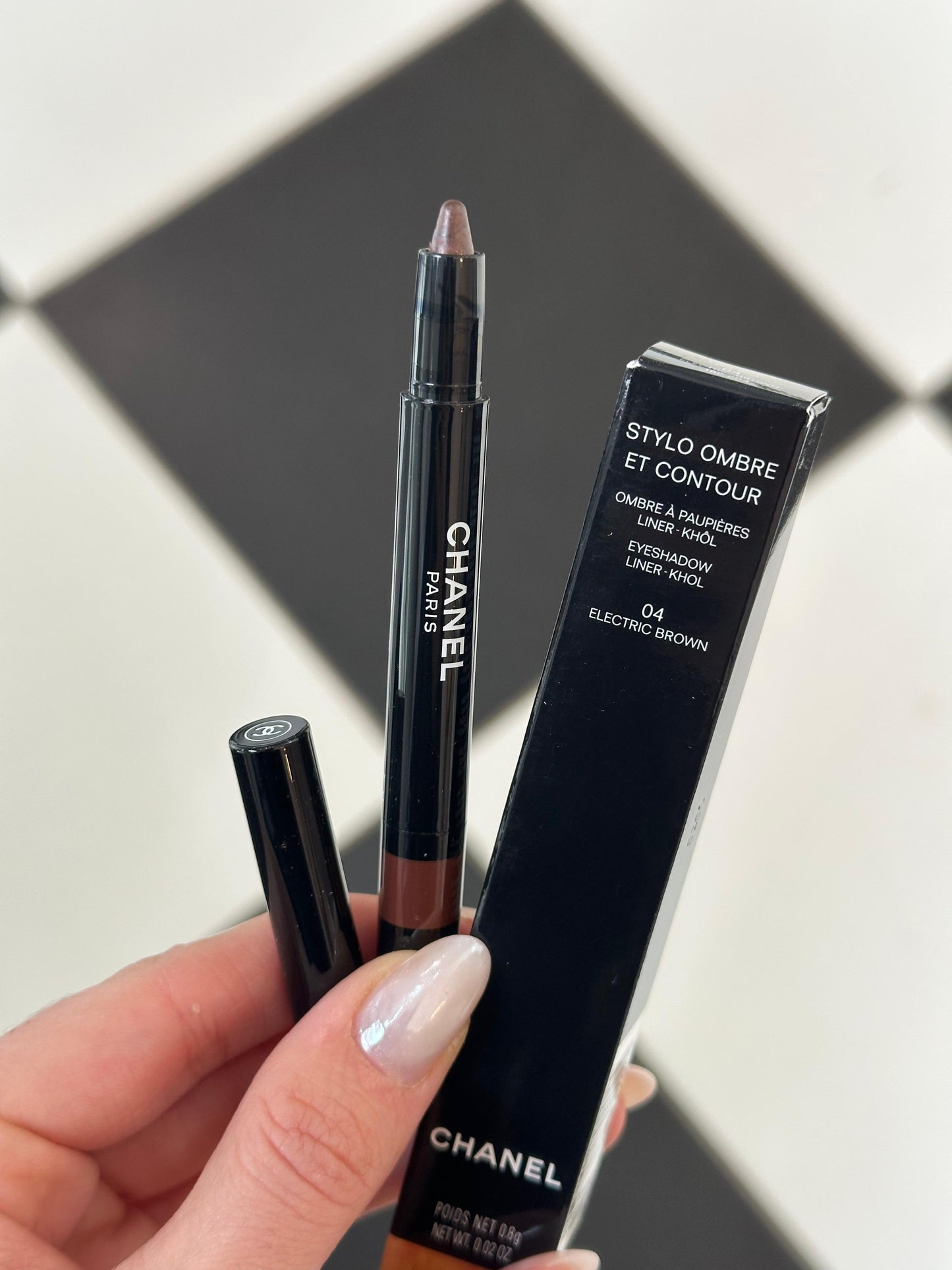 CHANEL Stylo Ombre Et Contour (04)
Eyeshadow – Liner – Khôl