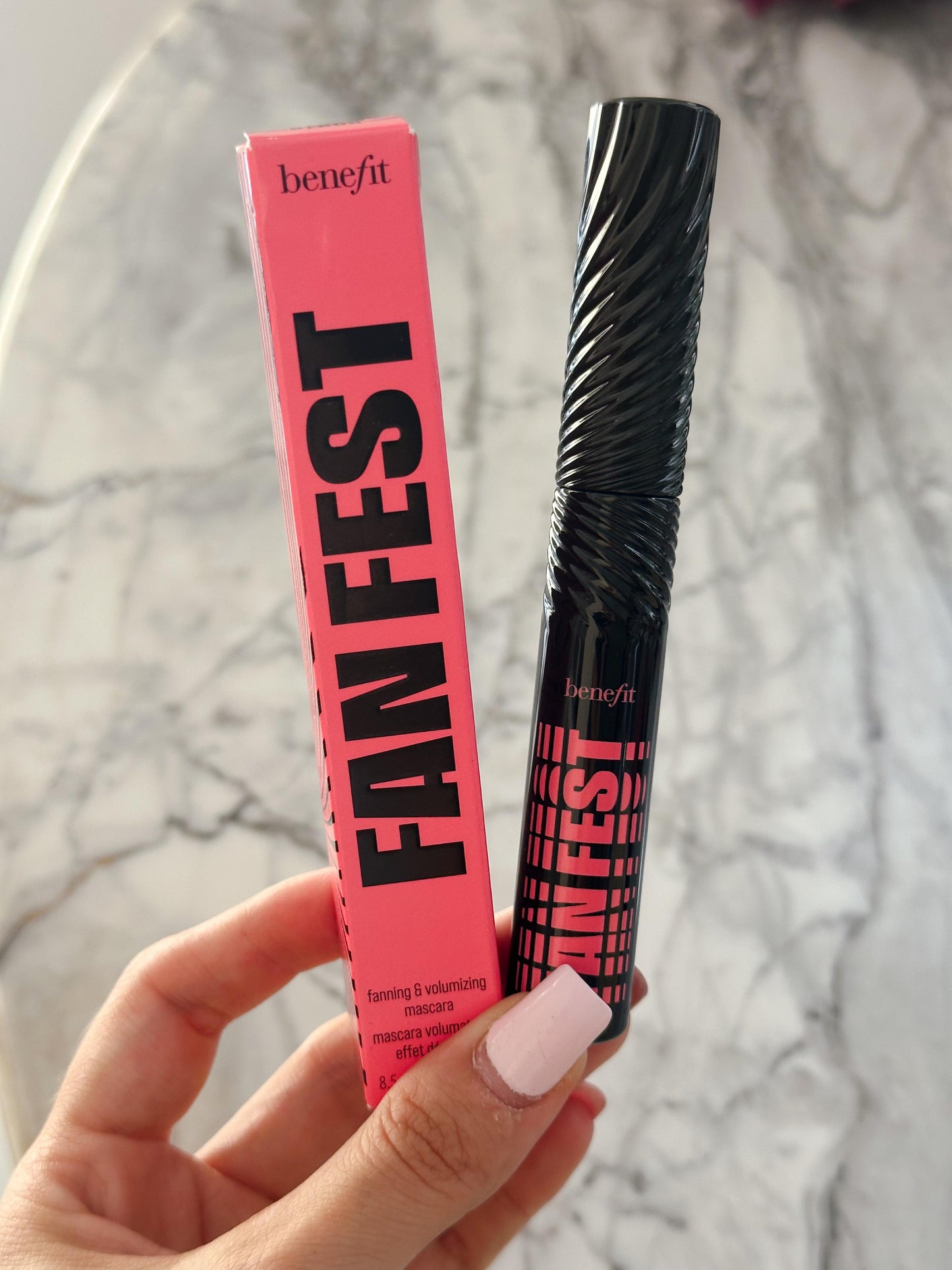 BENEFIT Fan Fest
Fanning & Volumizing Mascara