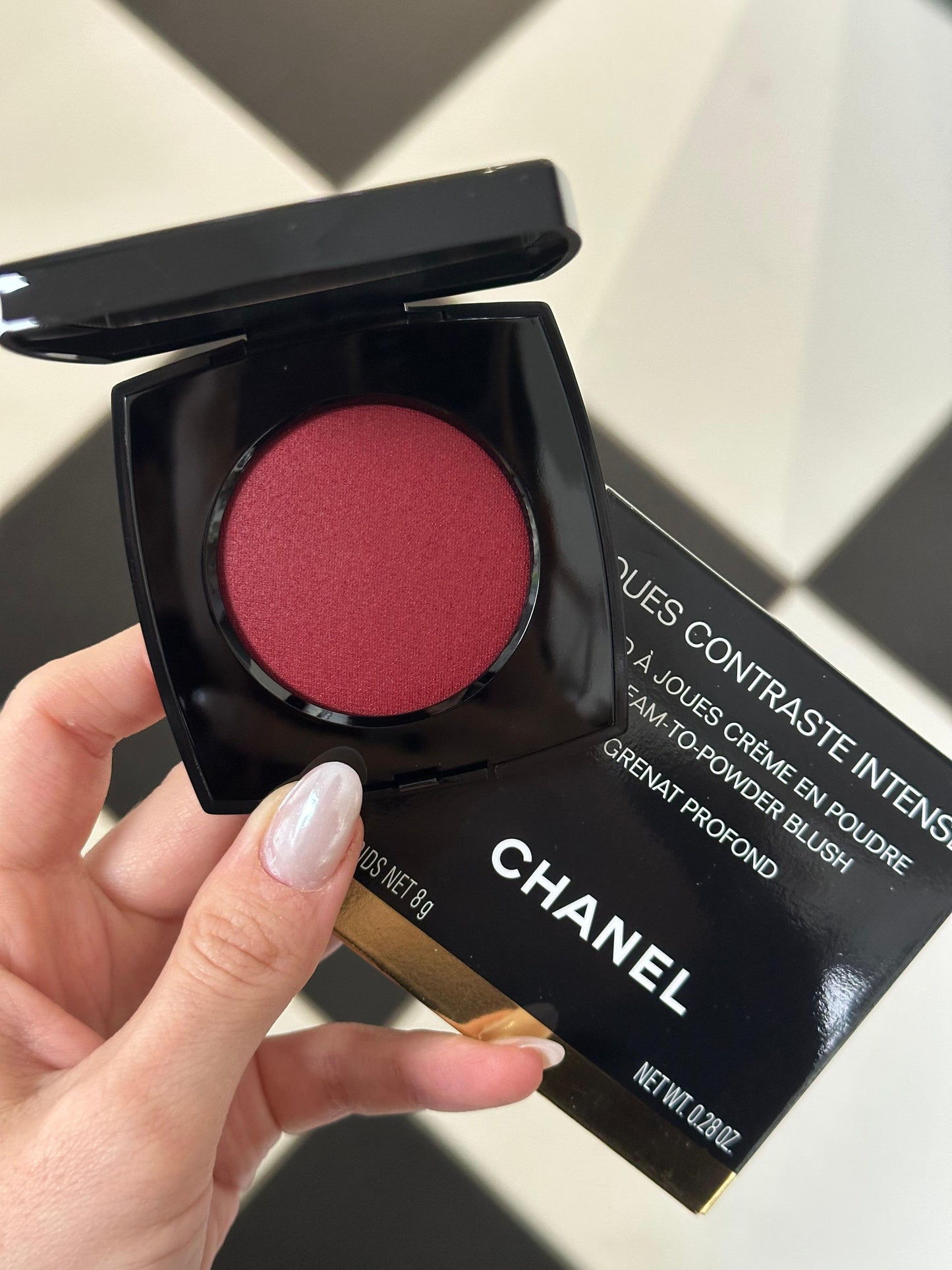 CHANEL Joues Contraste Intense
Cream-to-Powder Blush (Grenat Profond)
