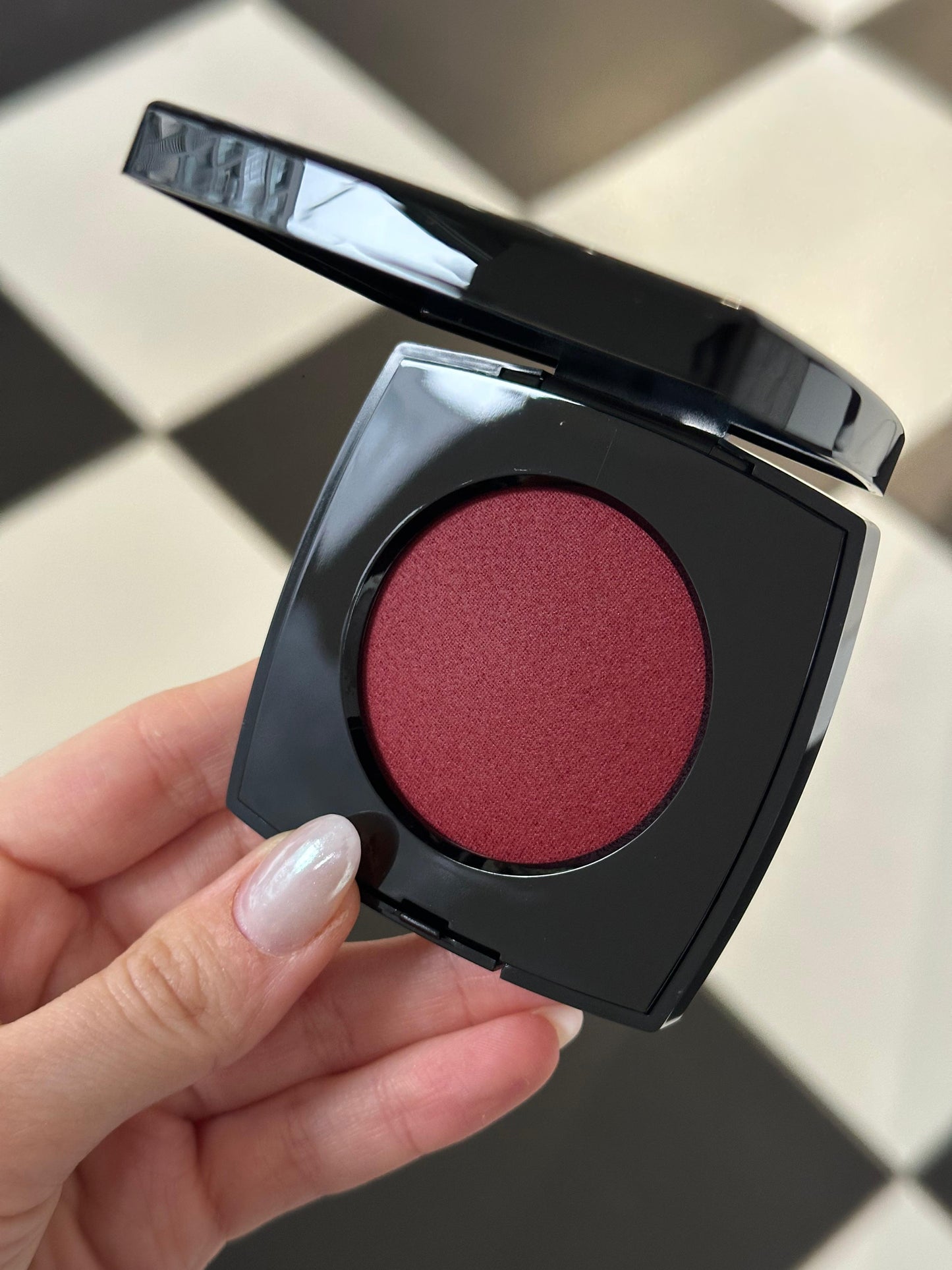 CHANEL Joues Contraste Intense
Cream-to-Powder Blush (Grenat Profond)