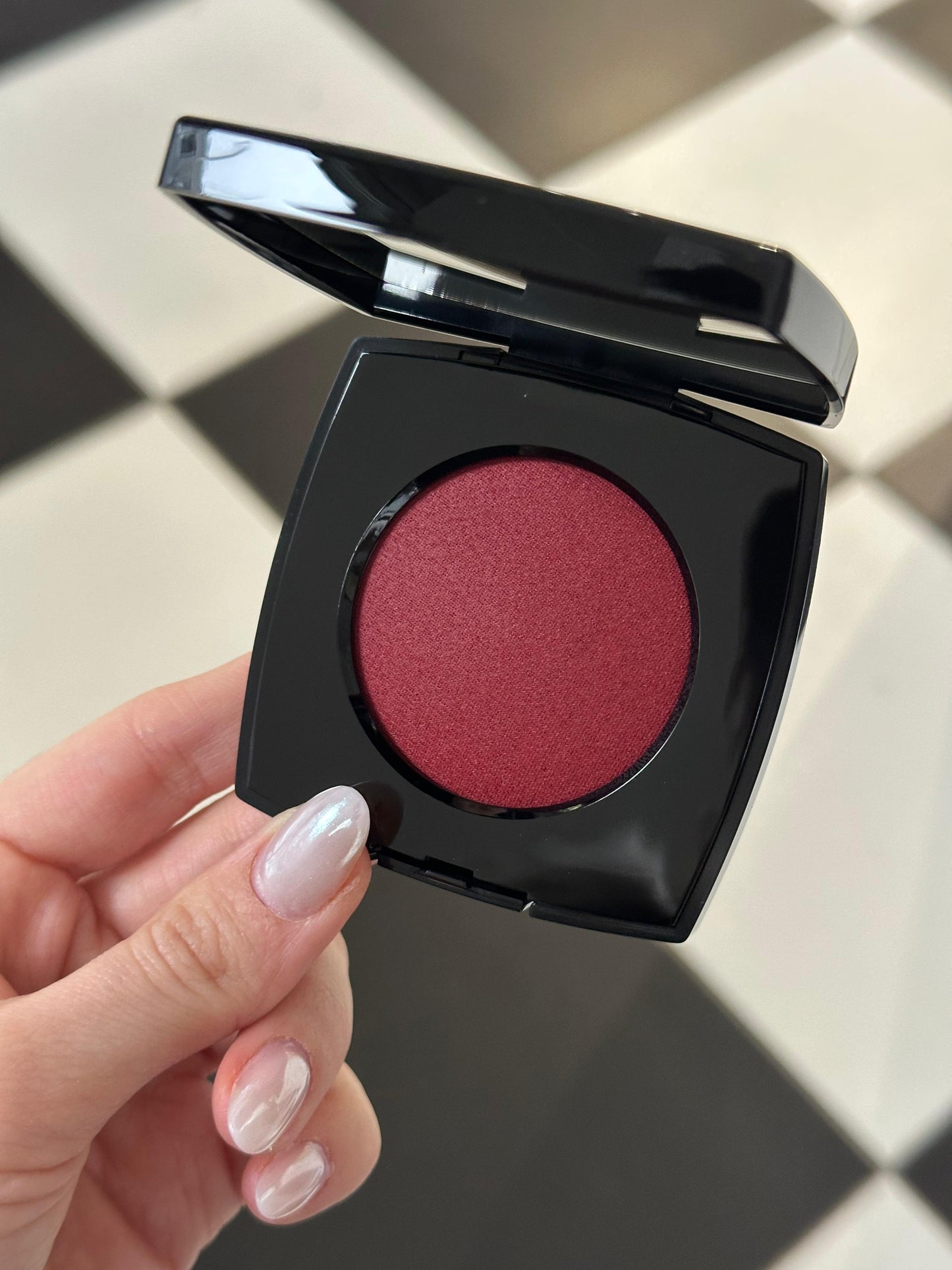 CHANEL Joues Contraste Intense
Cream-to-Powder Blush (Grenat Profond)