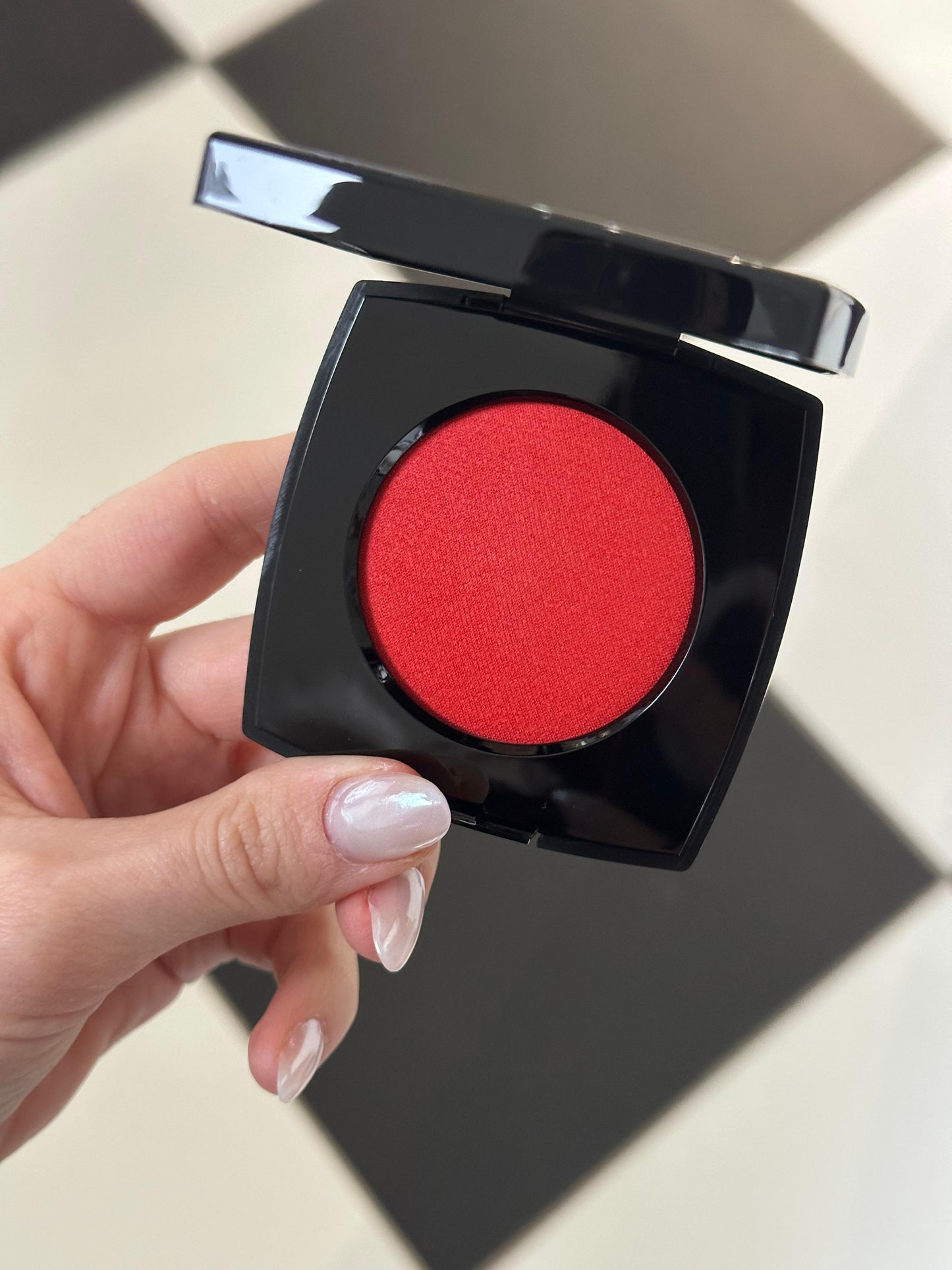 CHANEL Joues Contraste Intense
Cream-to-Powder Blush (Rouge Franc)