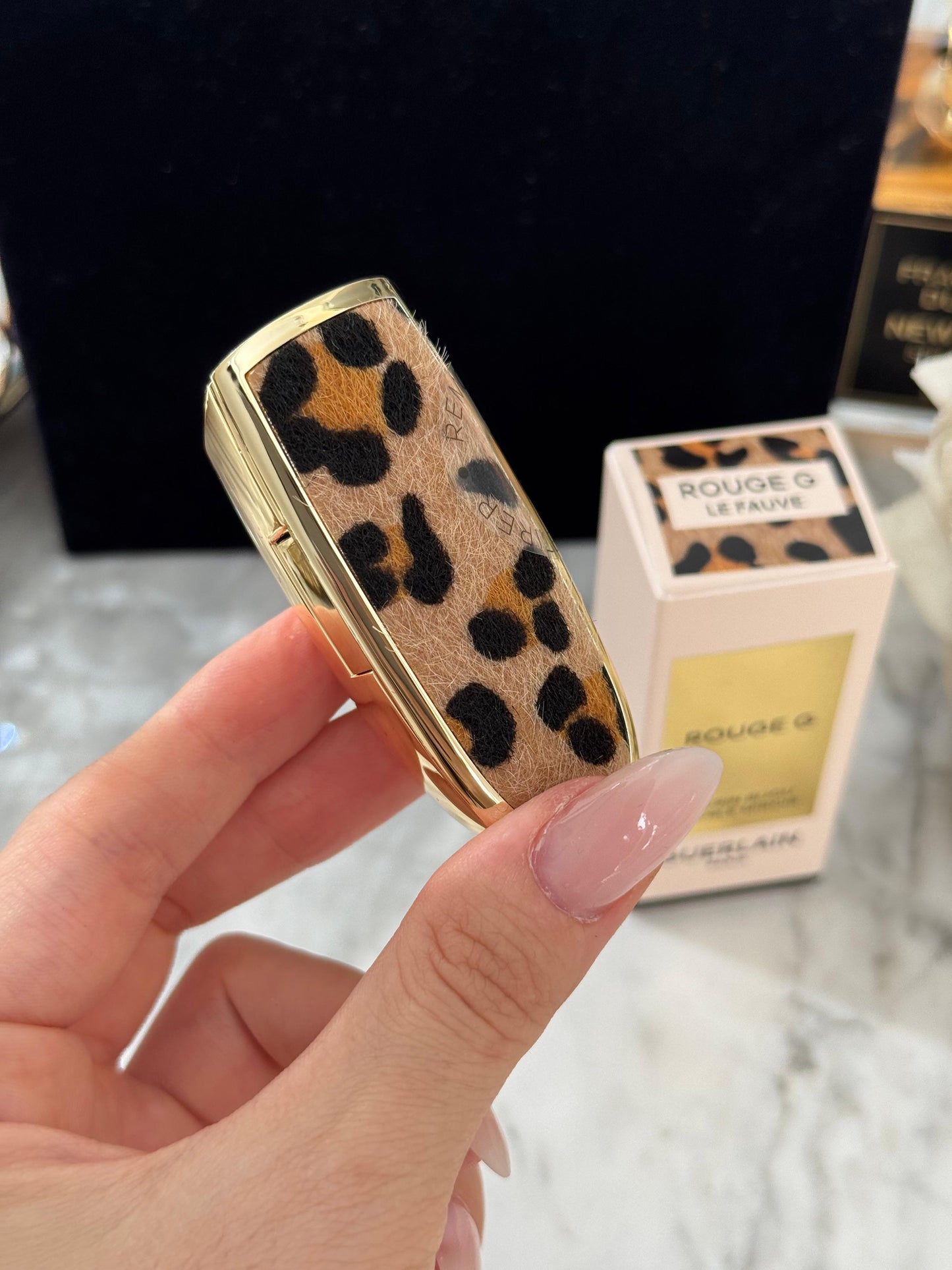 GUERLAIN Rouge G - Le Fauve
The Double Mirror Jewel Case