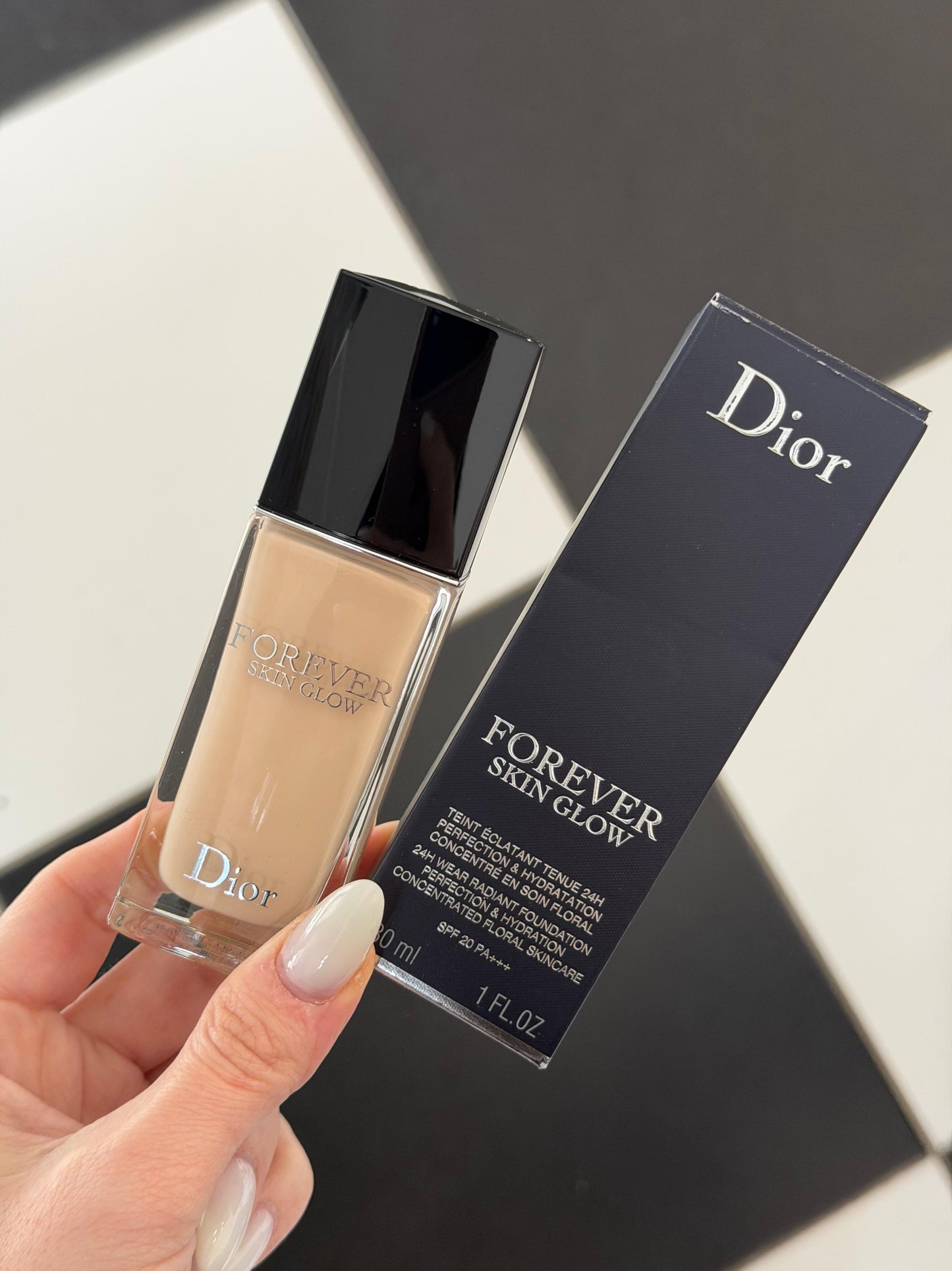 DIOR Forever Skin Glow
Clean Radiant Foundation - 24h Wear and Hydration
