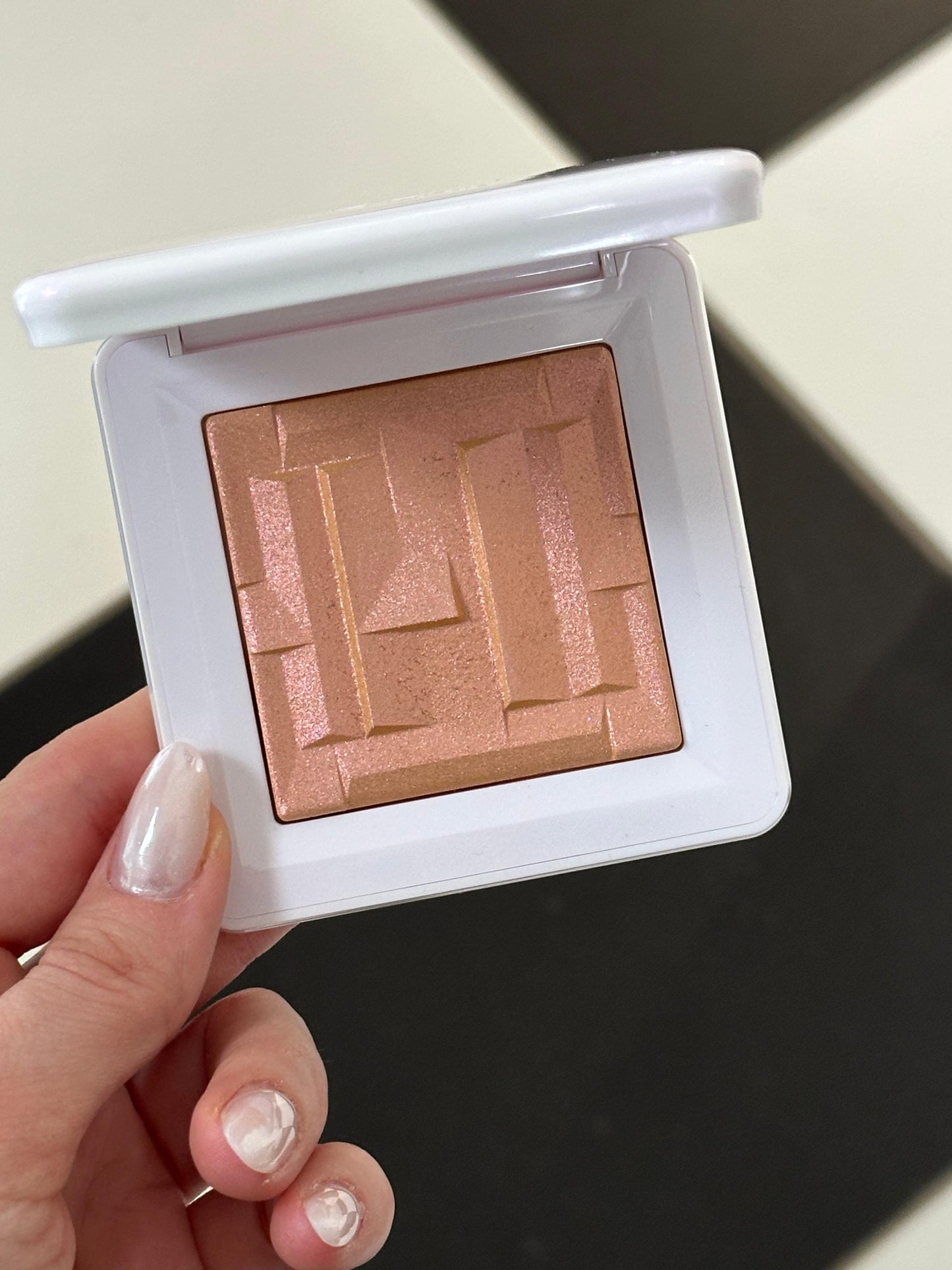 HAUS LABS By Lady Gaga
Bio-Radiant™ Gel-Powder Highlighter - Bronzed Gold