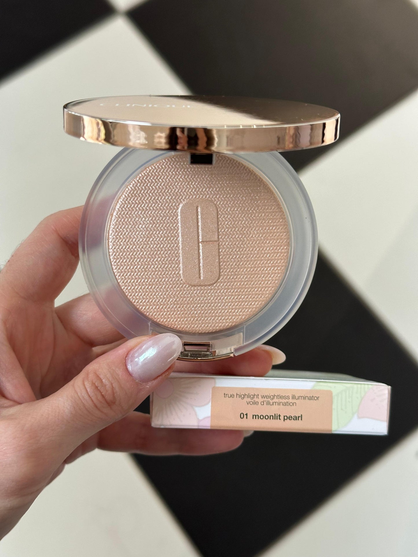 CLINIQUE
True Highlight™ Weightless Illuminator (01)