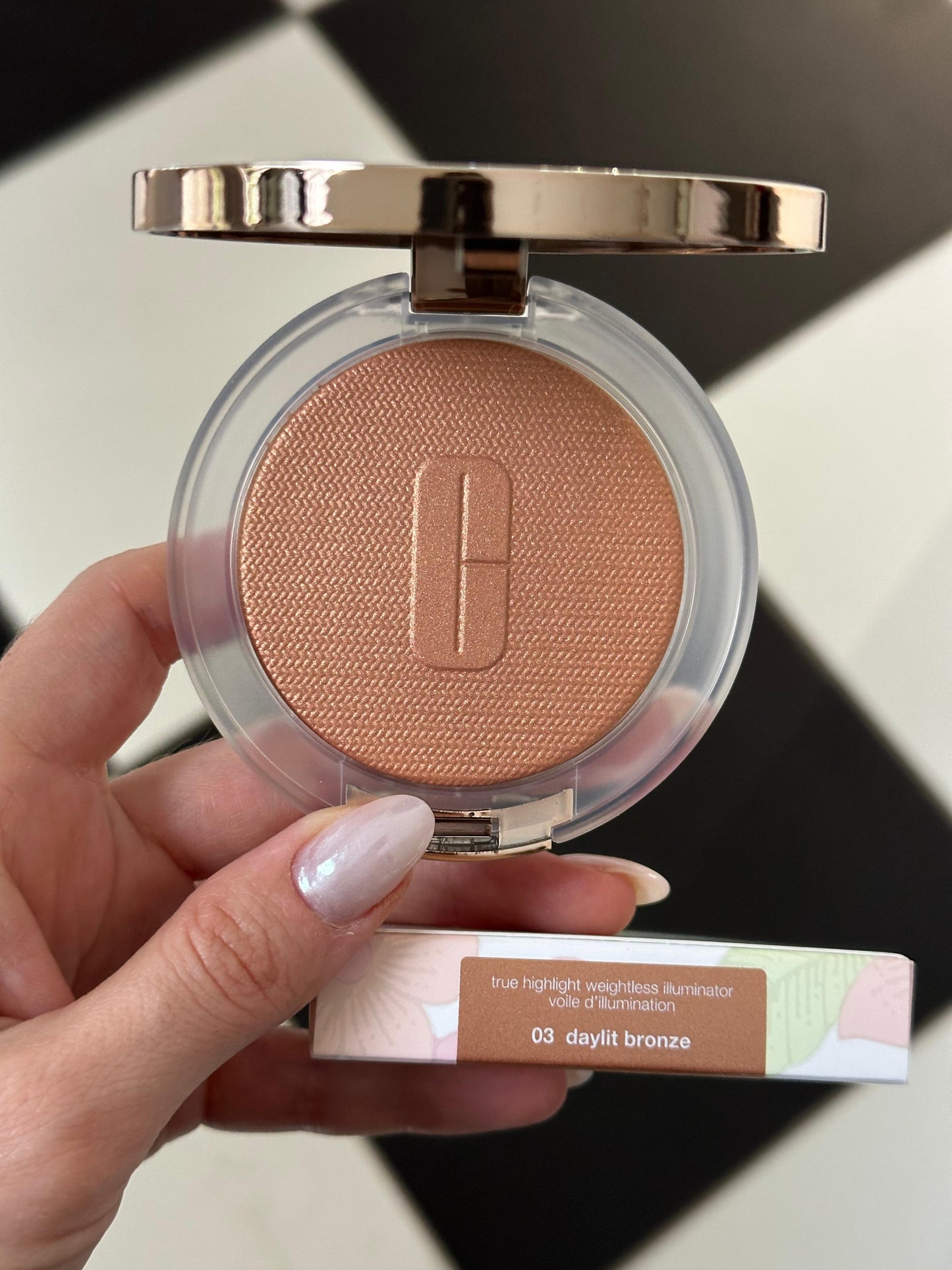 CLINIQUE
True Highlight™ Weightless Illuminator (03)