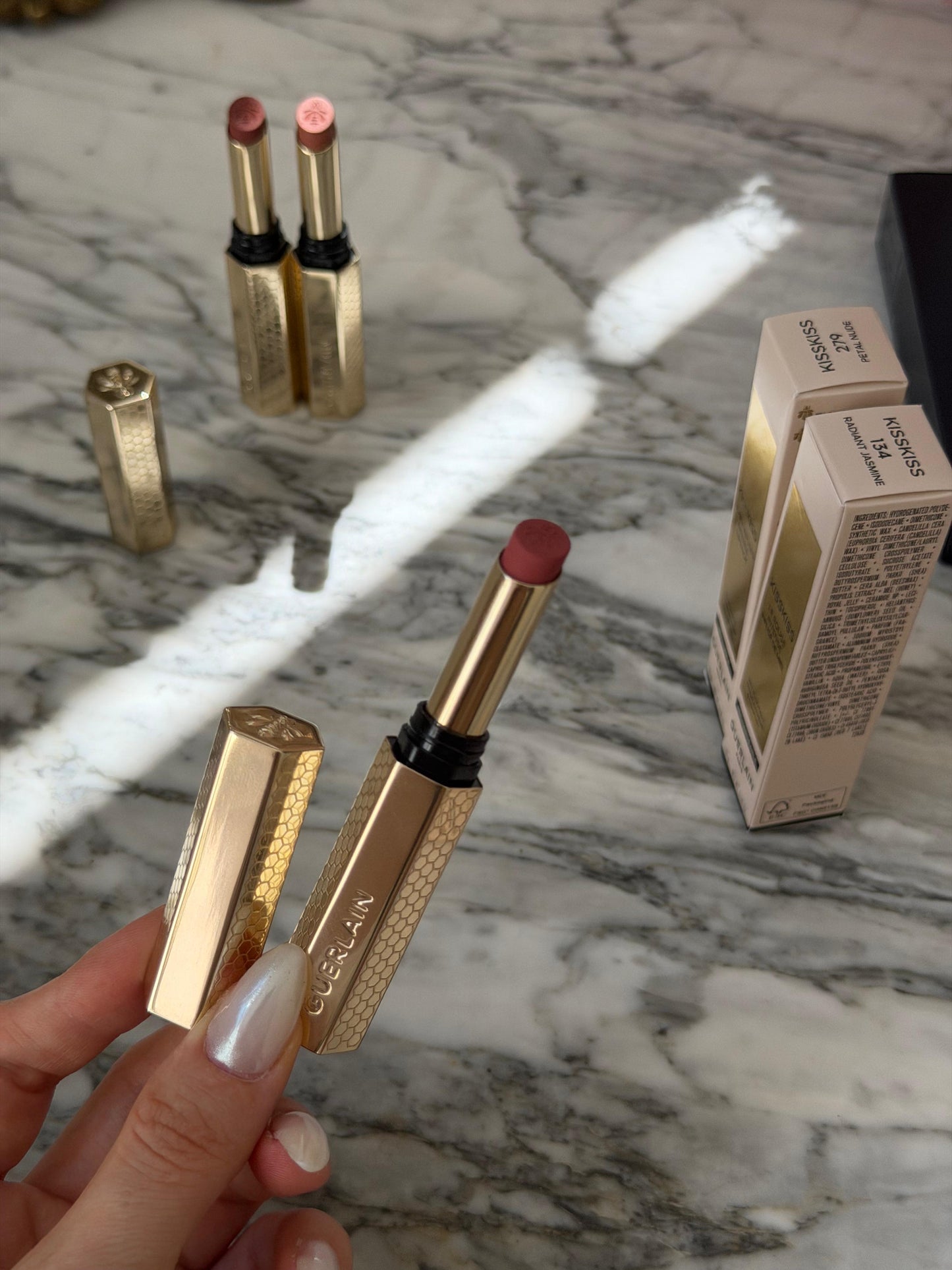 GUERLAIN KissKiss Honey-Infused Kissproof Intense Lipstick (134)
Blur Matte – 24hr Extreme Hold