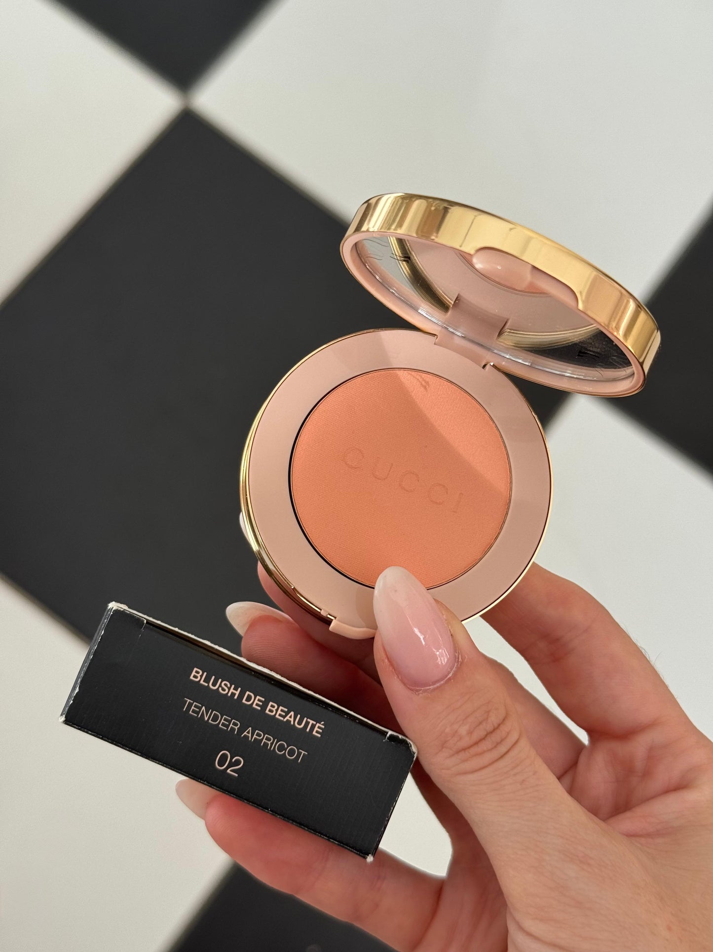 GUCCI Blush De Beauté - Cheeks & Eyes Powder Luminous Matte (02)