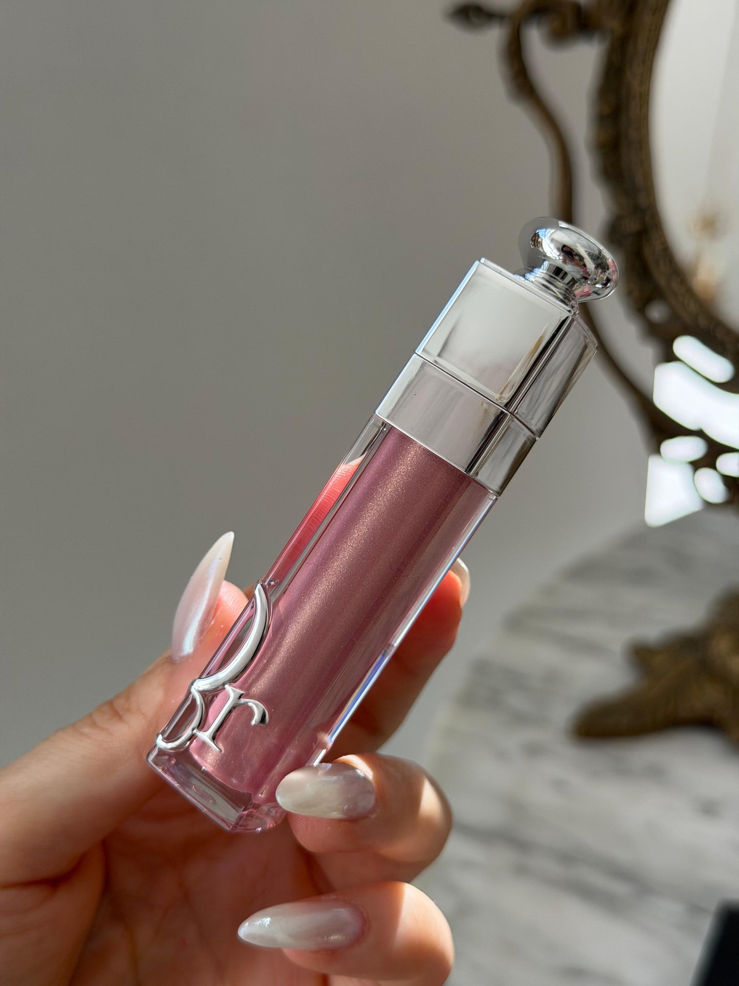 DIOR Addict Lip Maximizer (053)
Plumping Gloss - Instant and Long-Term Volume Effect - 24h Hydration