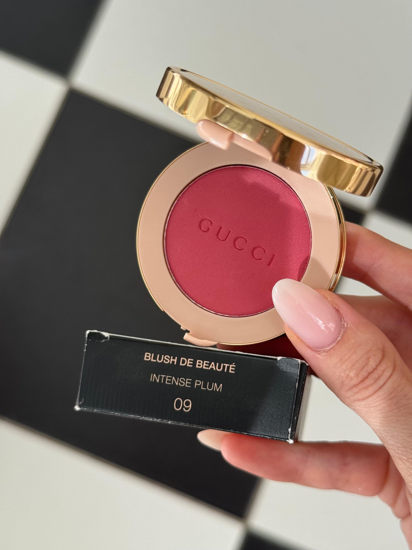 GUCCI Blush De Beauté - Cheeks & Eyes Powder Luminous Matte (09)