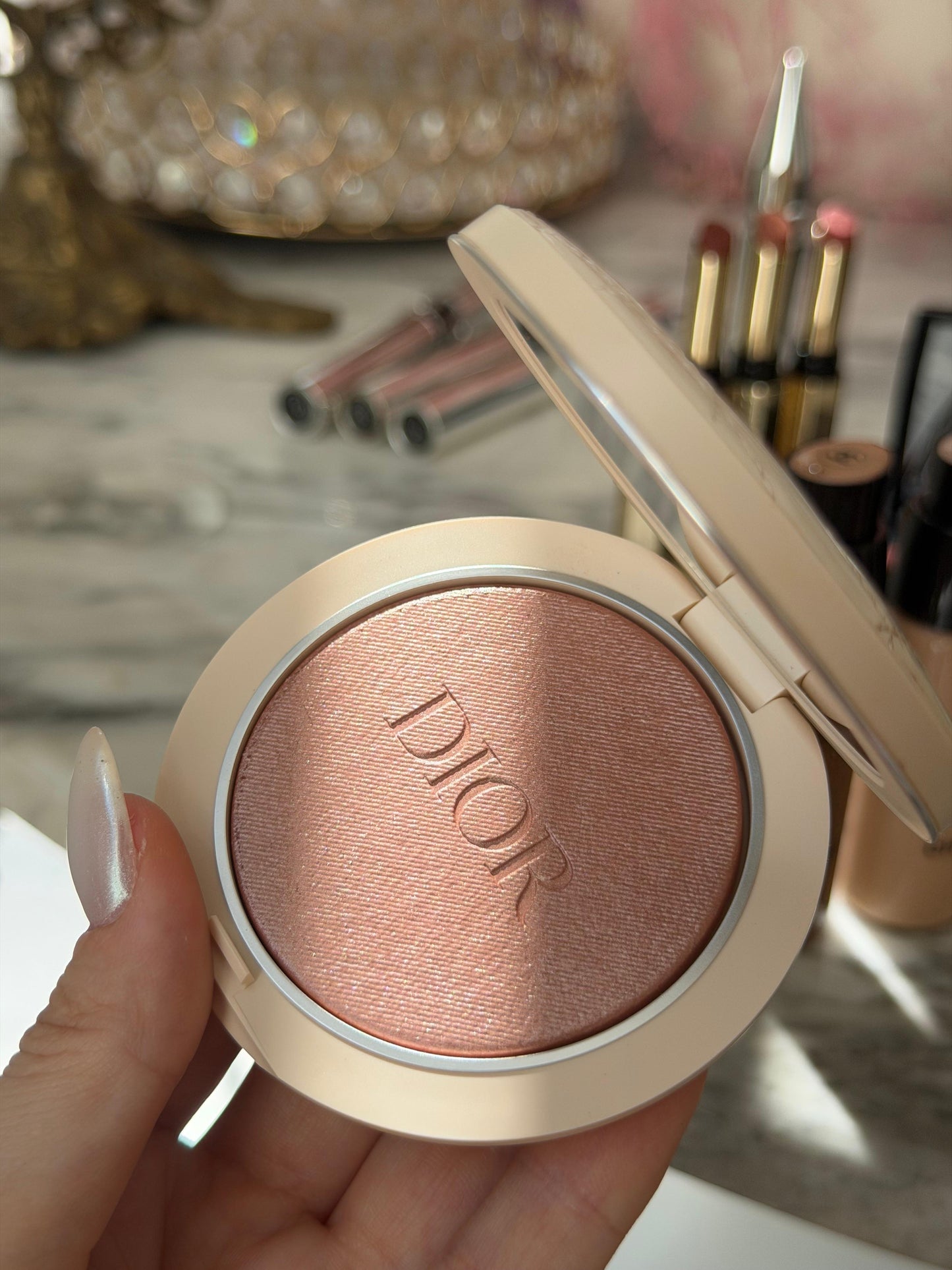 DIOR Forever Couture Luminizer (05)
Longwear Highlighter - 95%* Natural-Origin Pigments