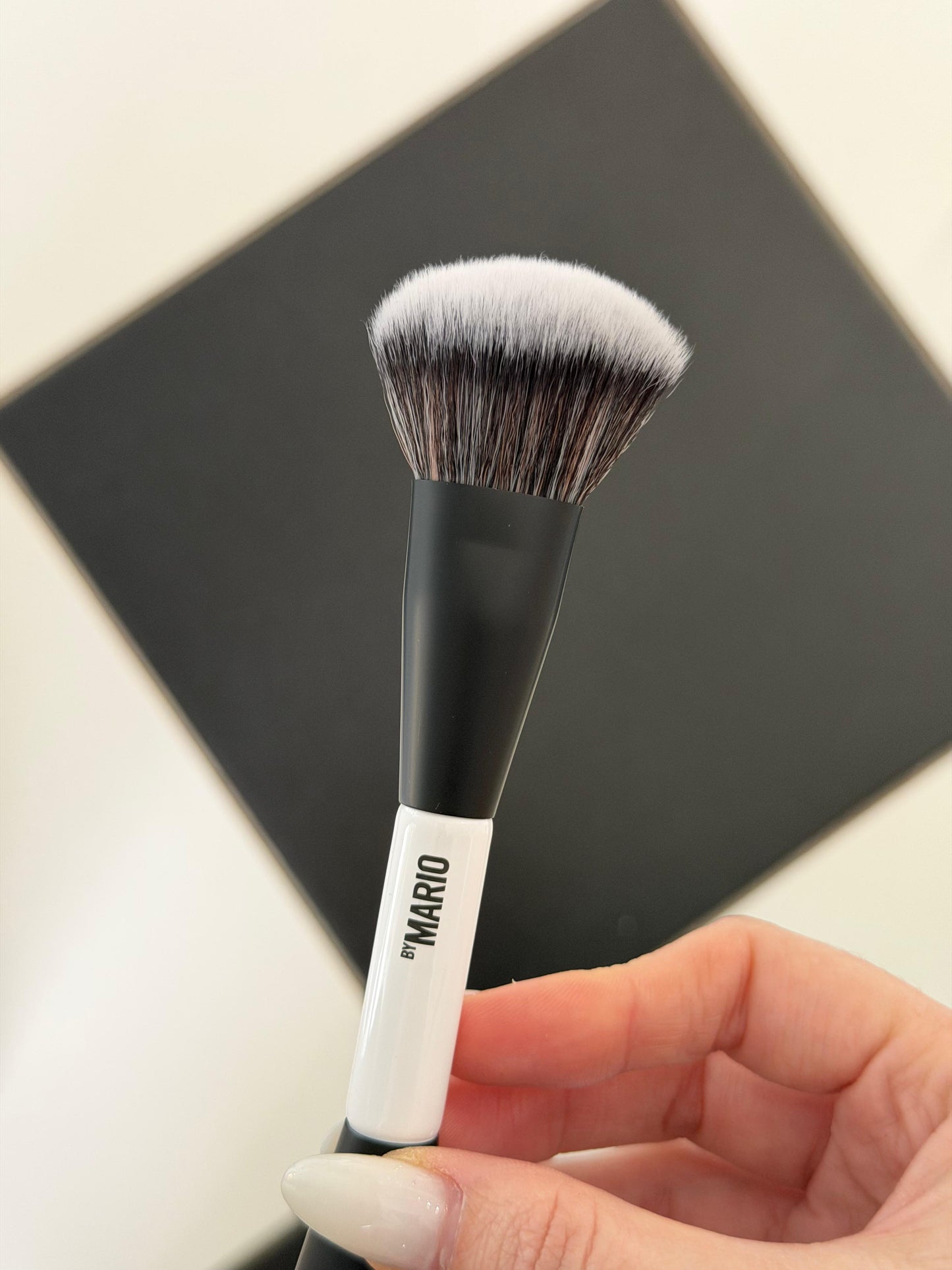 MAKEUP BY MARIO Cosmetic Brush Dual-Ended Foundation And Face Brush (F4)