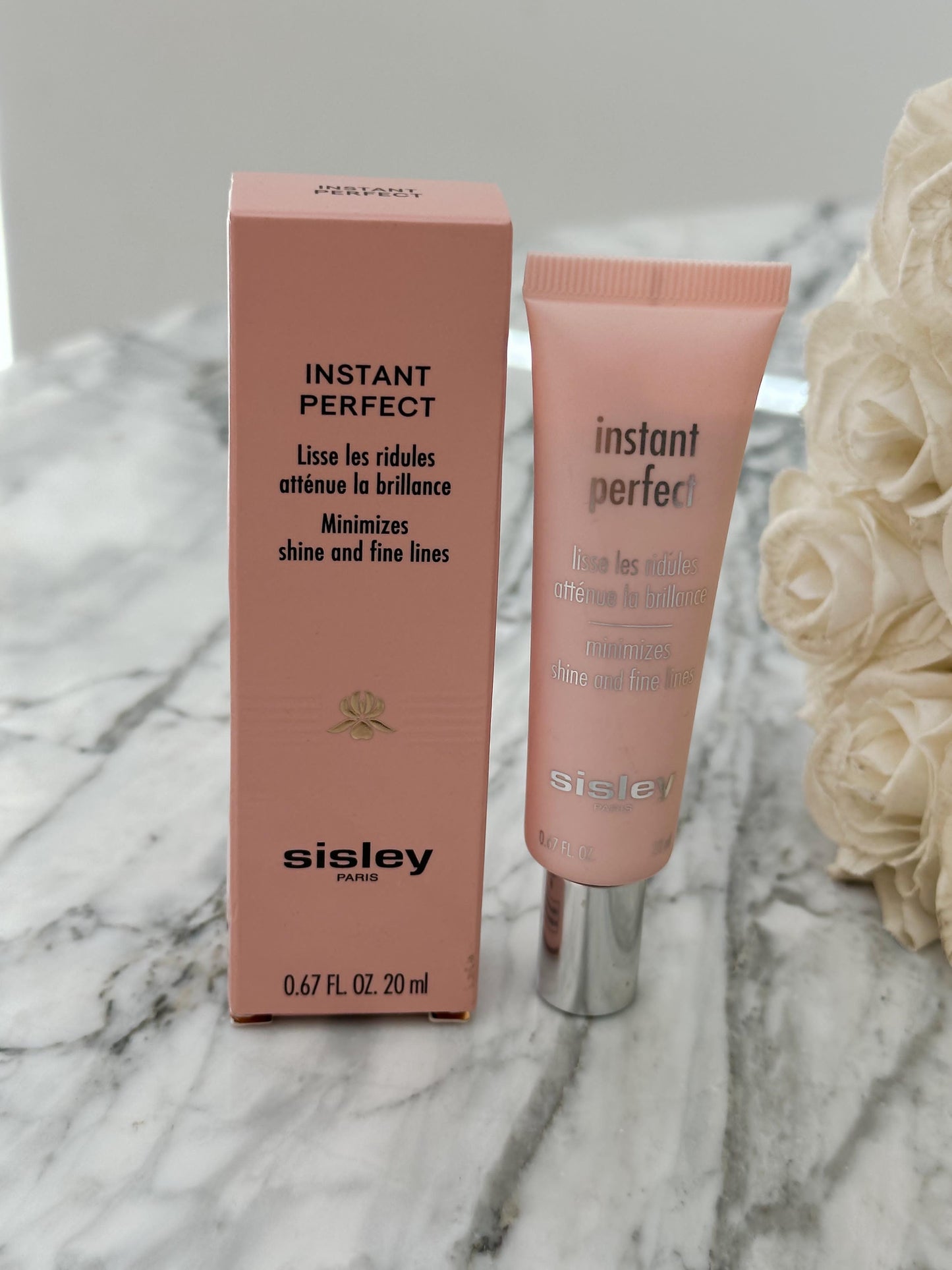 SISLEY Instant Perfect
Minimizes Shine and Fine Lines