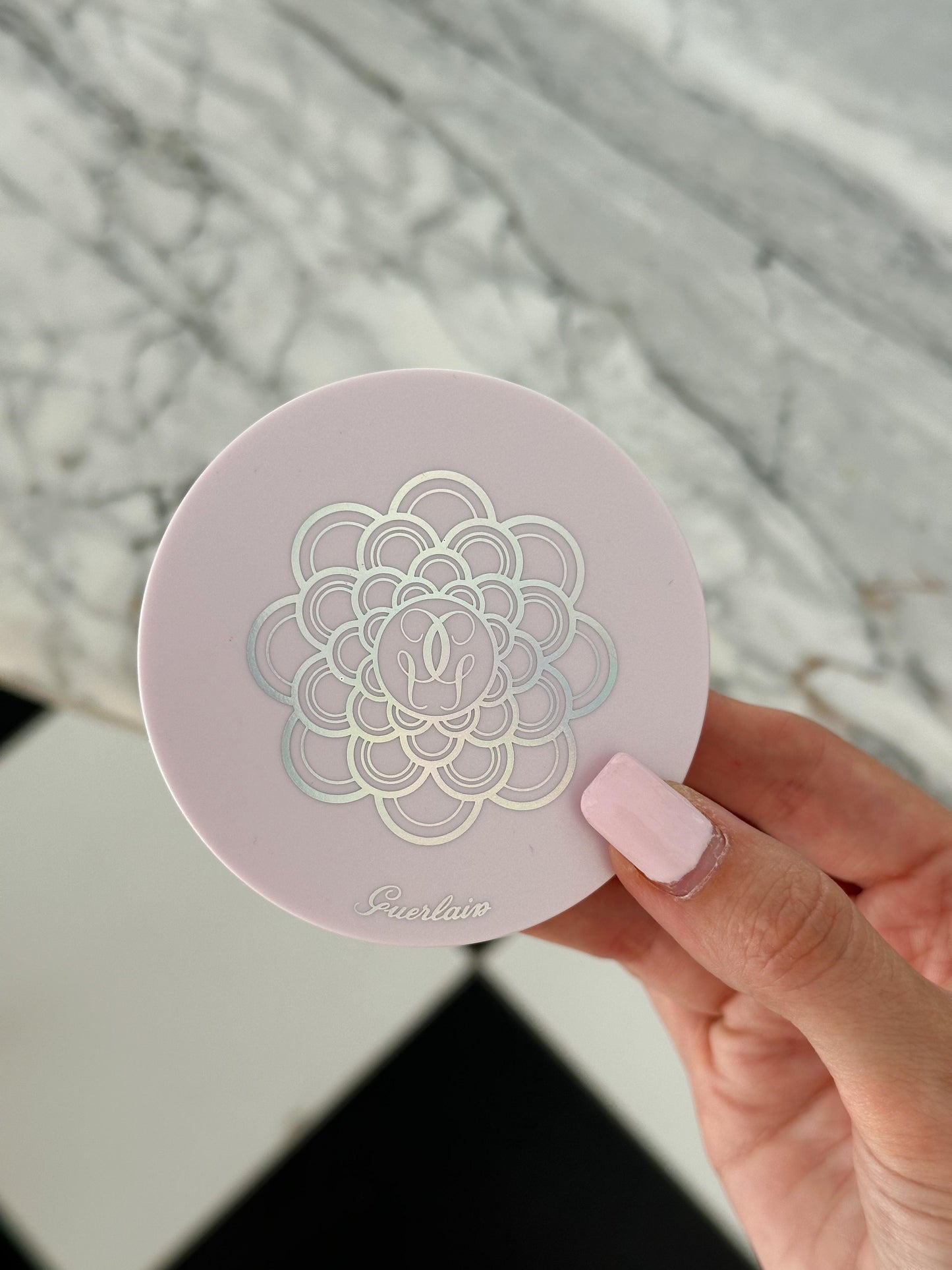 GUERLAIN
Météorites Pearl Glow Cushion - Makeup Primer