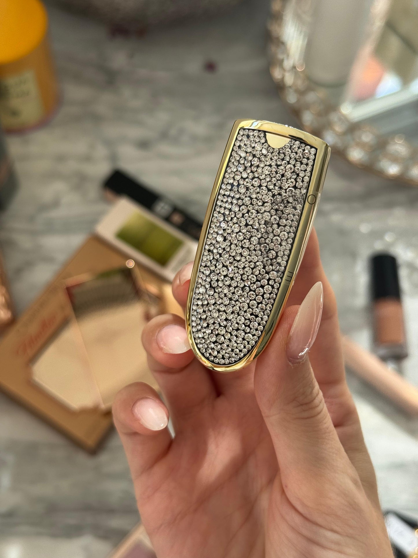 GUERLAIN Rouge G - Le Strassé
The Double Mirror Jewel Case