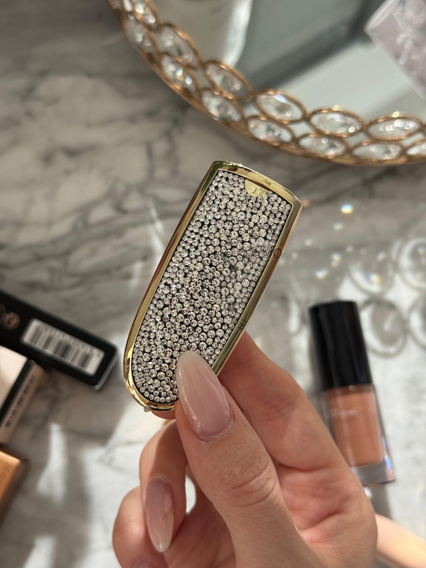 GUERLAIN Rouge G - Le Strassé
The Double Mirror Jewel Case