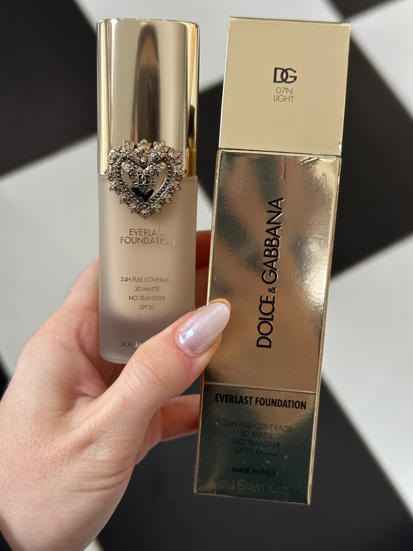 DOLCE&GABBANA Everlast Foundation (07N)
24H Full Coverage, 3D Matte, No Transfer SPF20