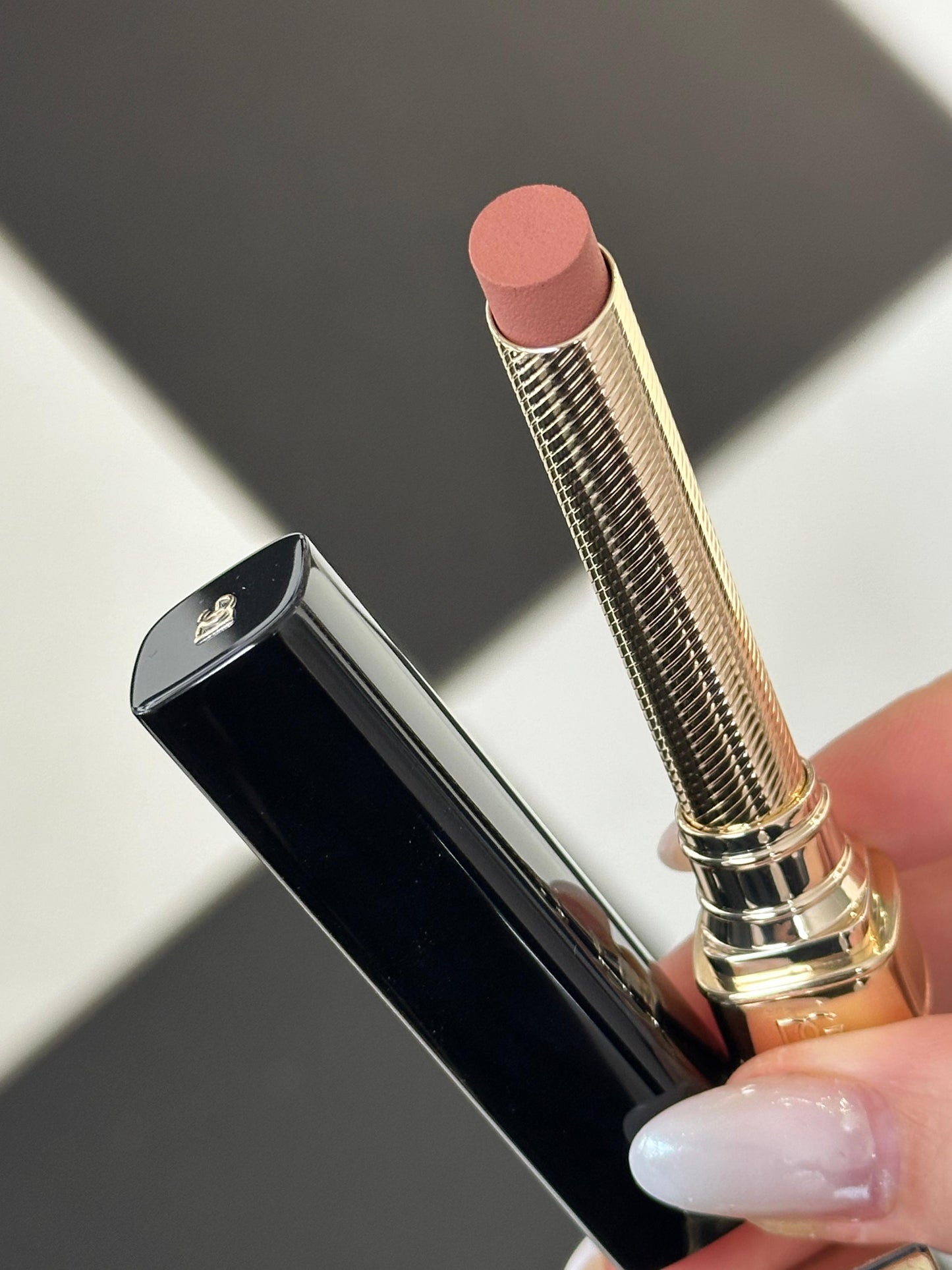 DOLCE&GABBANA My Comfy Matte Lipstick - My 08.08
Instant Rich Color & Hydration Lip Stylo