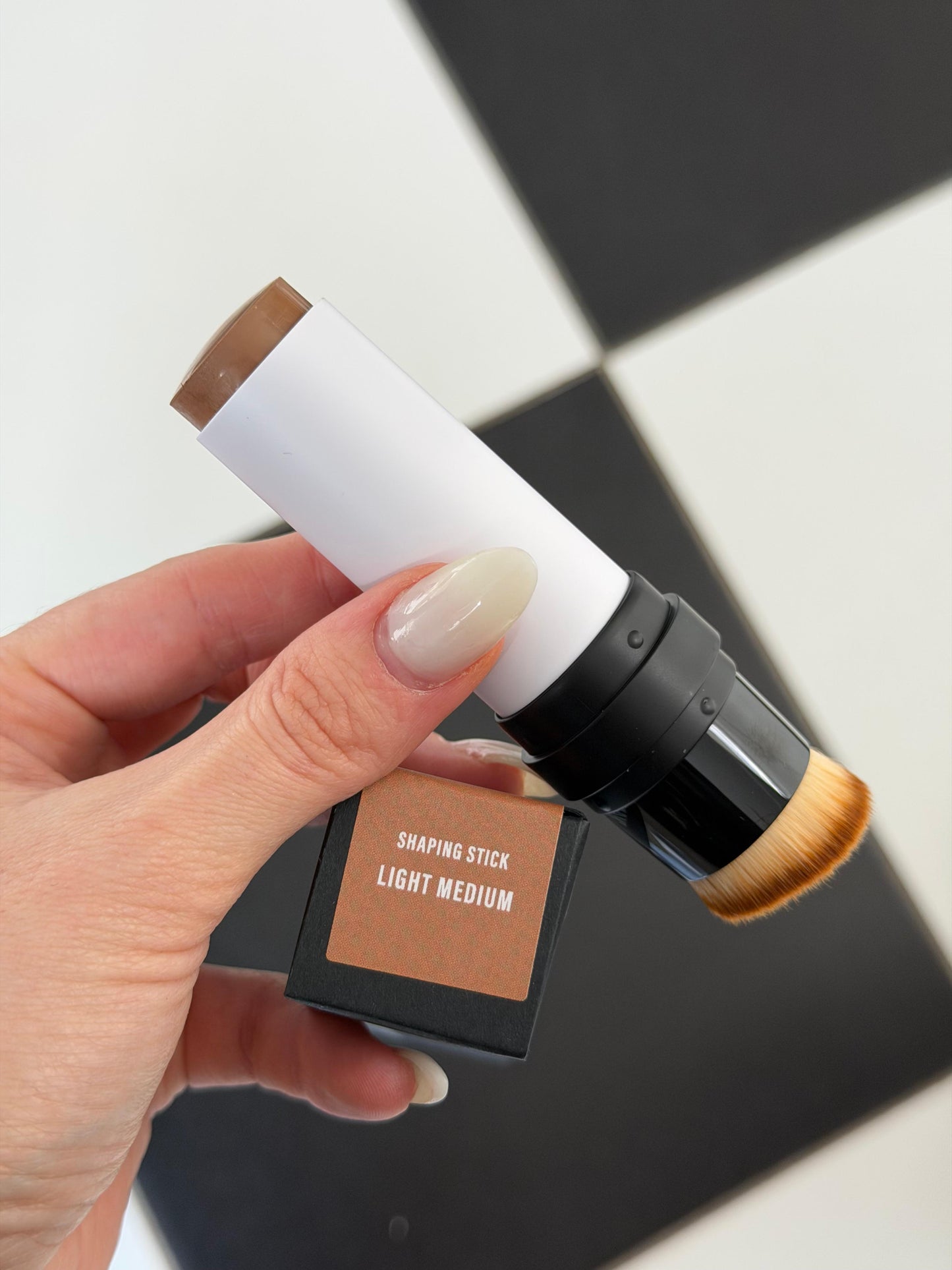 MAKEUP BY MARIO
SoftSculpt® Shaping Stick Contour - Light Medium