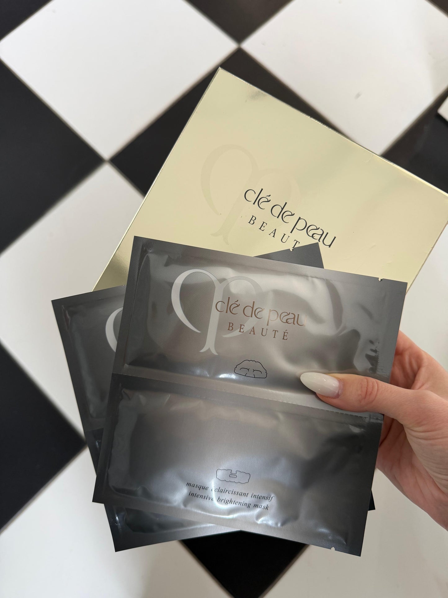 CLÉ DE PEAU BEAUTÉ Intensive Brightening Mask
