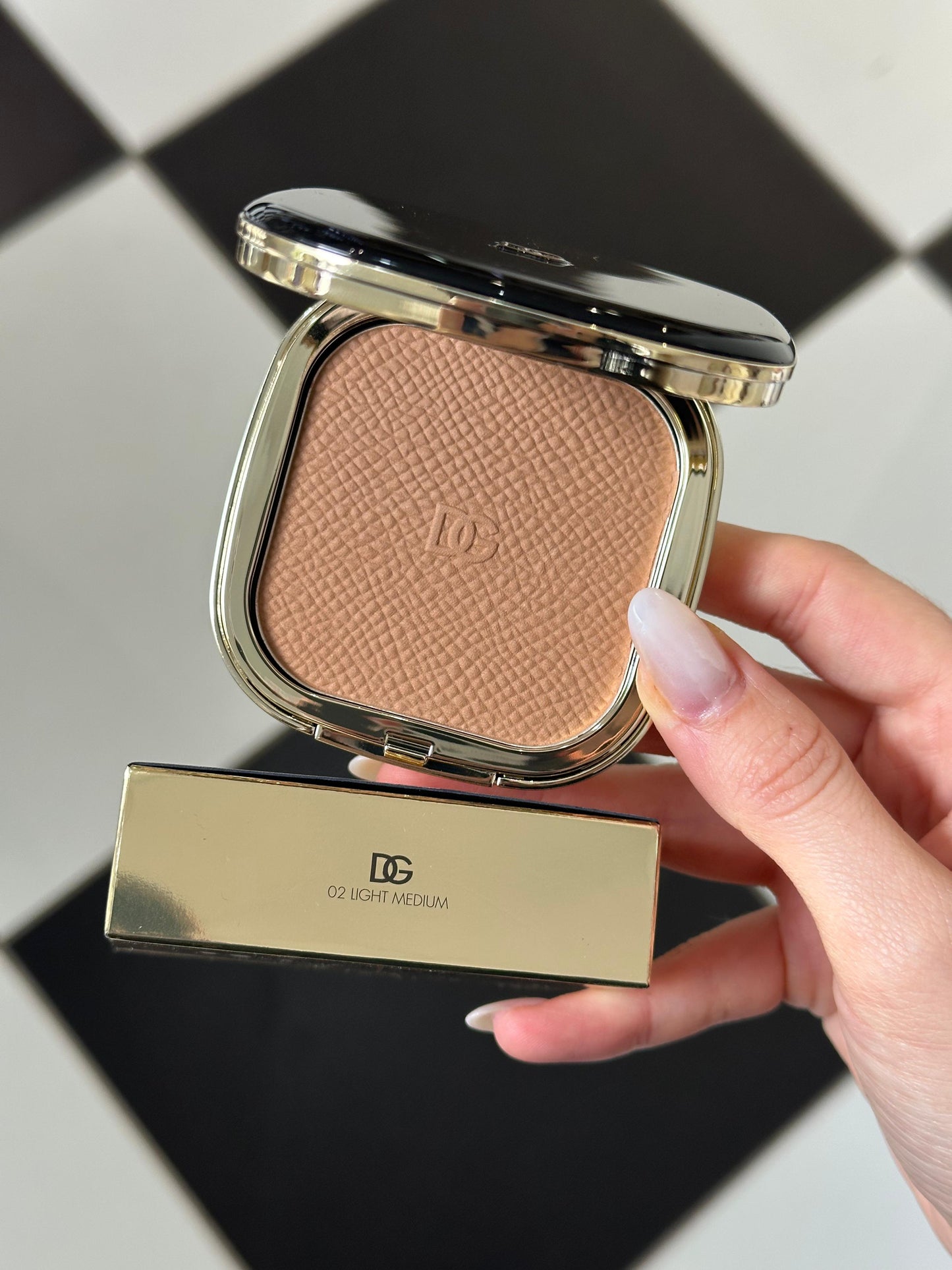DOLCE&GABBANA Face&Eyes Match
Lasting Bronzer & Eyeshadow Powder (02)