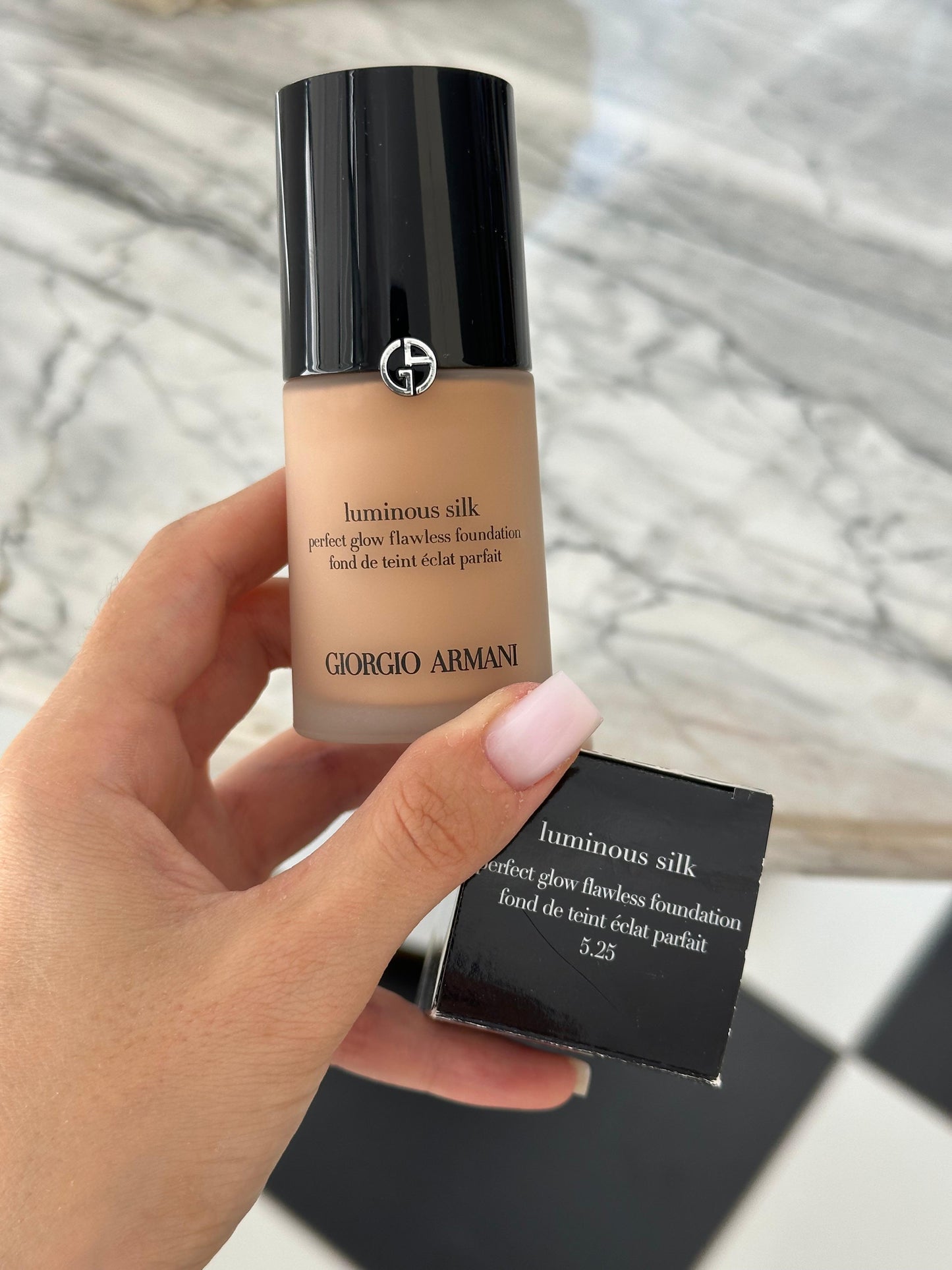 ARMANI Luminous Silk - Perfect Glow Flawless Foundation