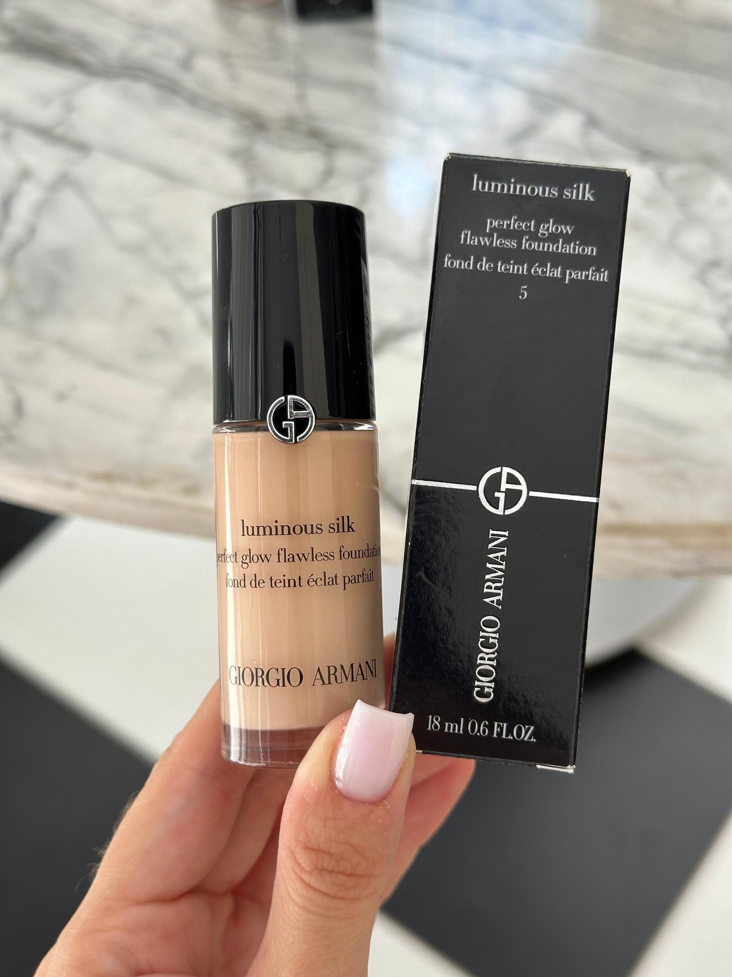 ARMANI Luminous Silk - Perfect Glow Flawless Foundation 18ml