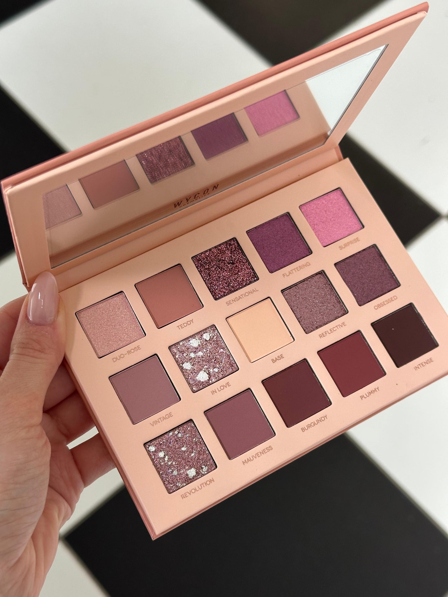 WYCON Rosemaniac Shade Of Blossom
High Pigmentation, Easy To Blend And Mix Palette With 15 Eyeshadows