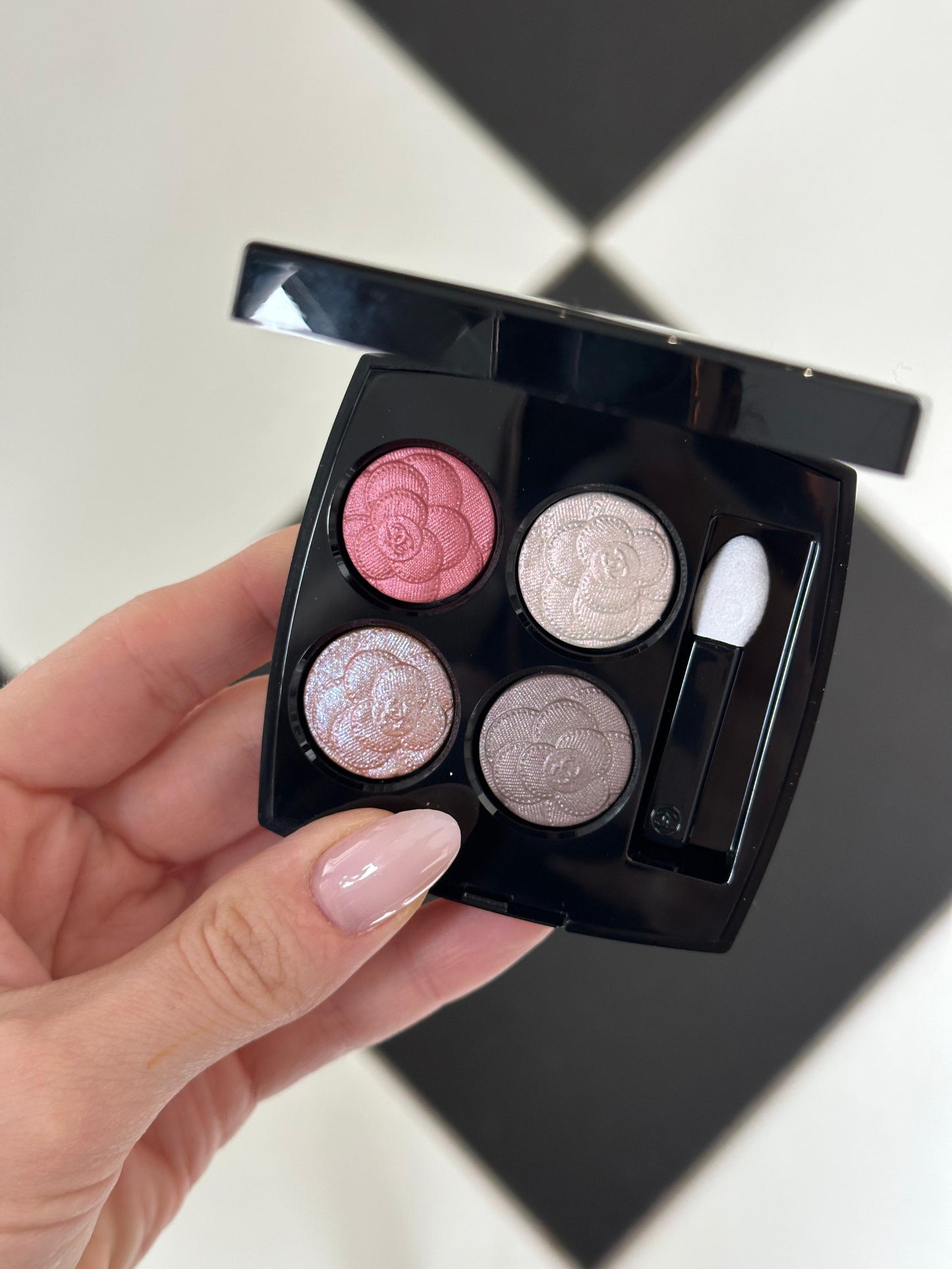CHANEL Les 4 Ombres
Multi-Effect Quadra Eyeshadow (387)