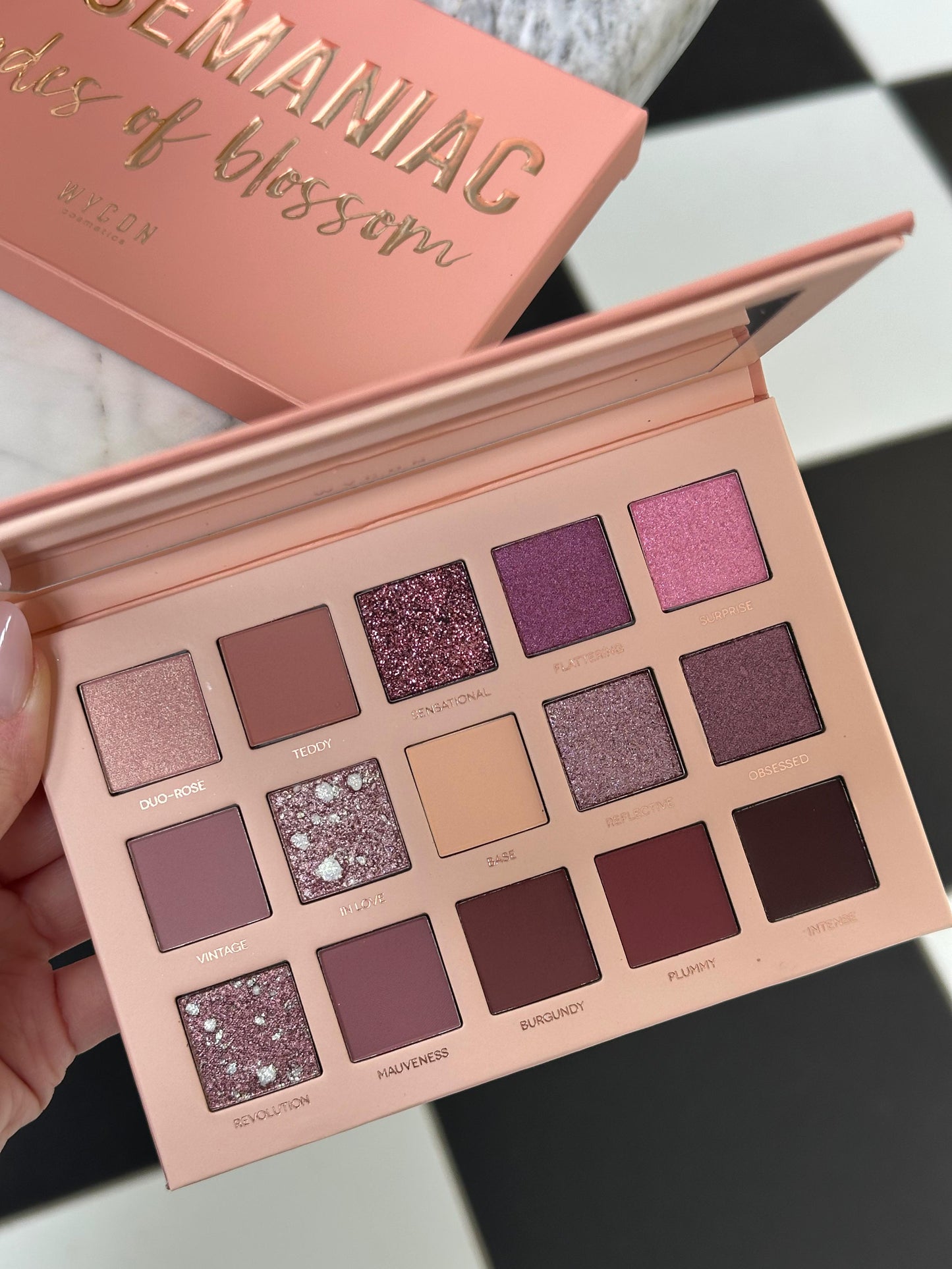 WYCON Rosemaniac Shade Of Blossom
High Pigmentation, Easy To Blend And Mix Palette With 15 Eyeshadows