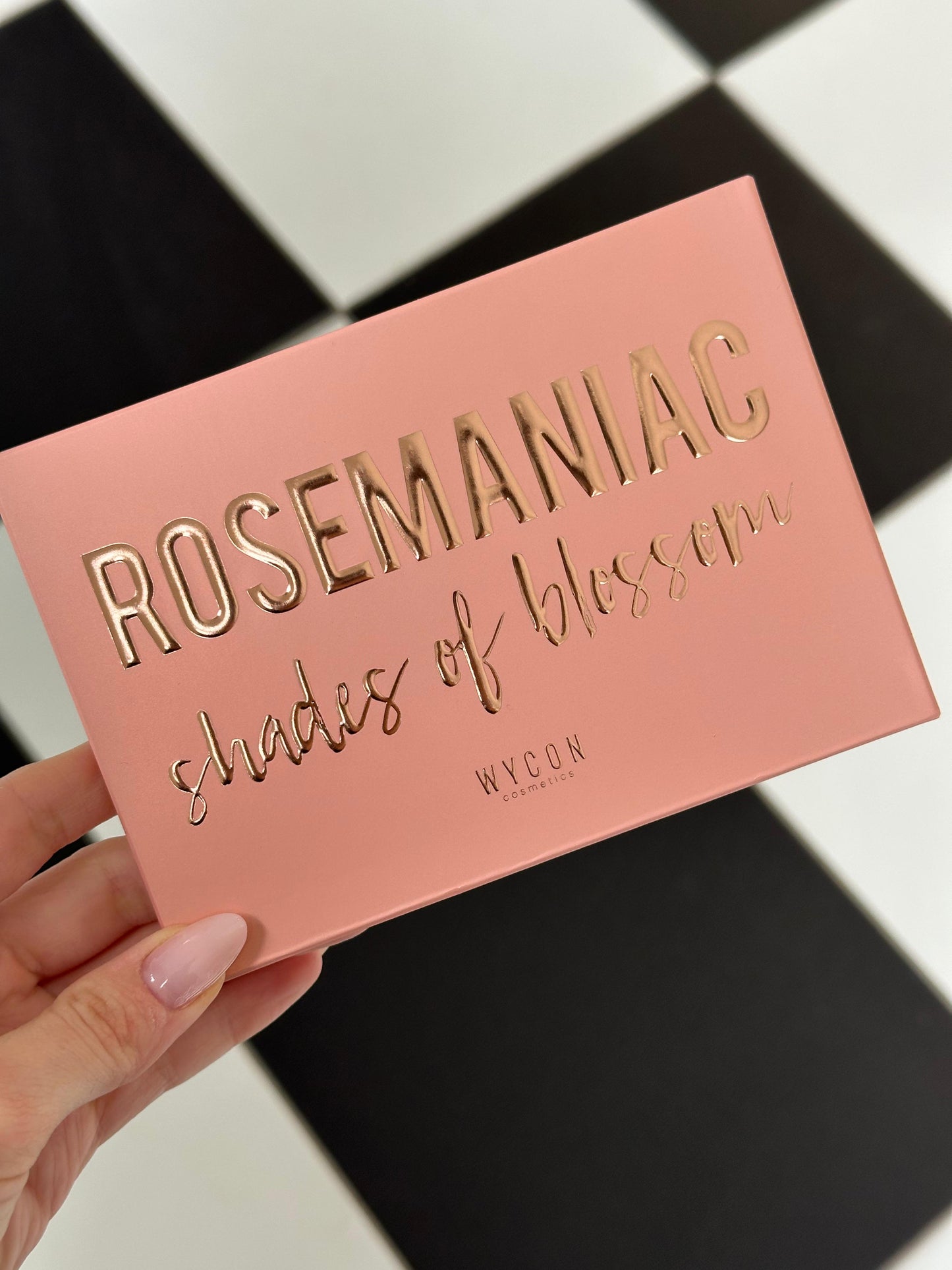 WYCON Rosemaniac Shade Of Blossom
High Pigmentation, Easy To Blend And Mix Palette With 15 Eyeshadows