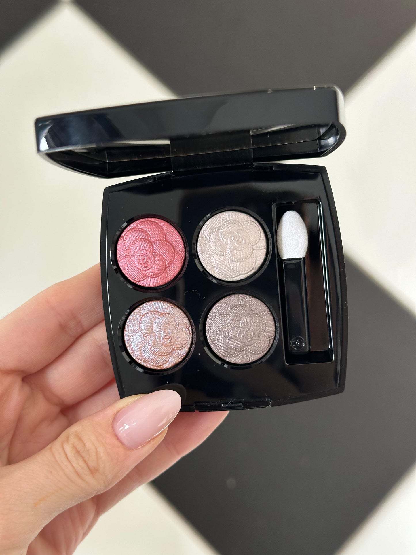 CHANEL Les 4 Ombres
Multi-Effect Quadra Eyeshadow (387)
