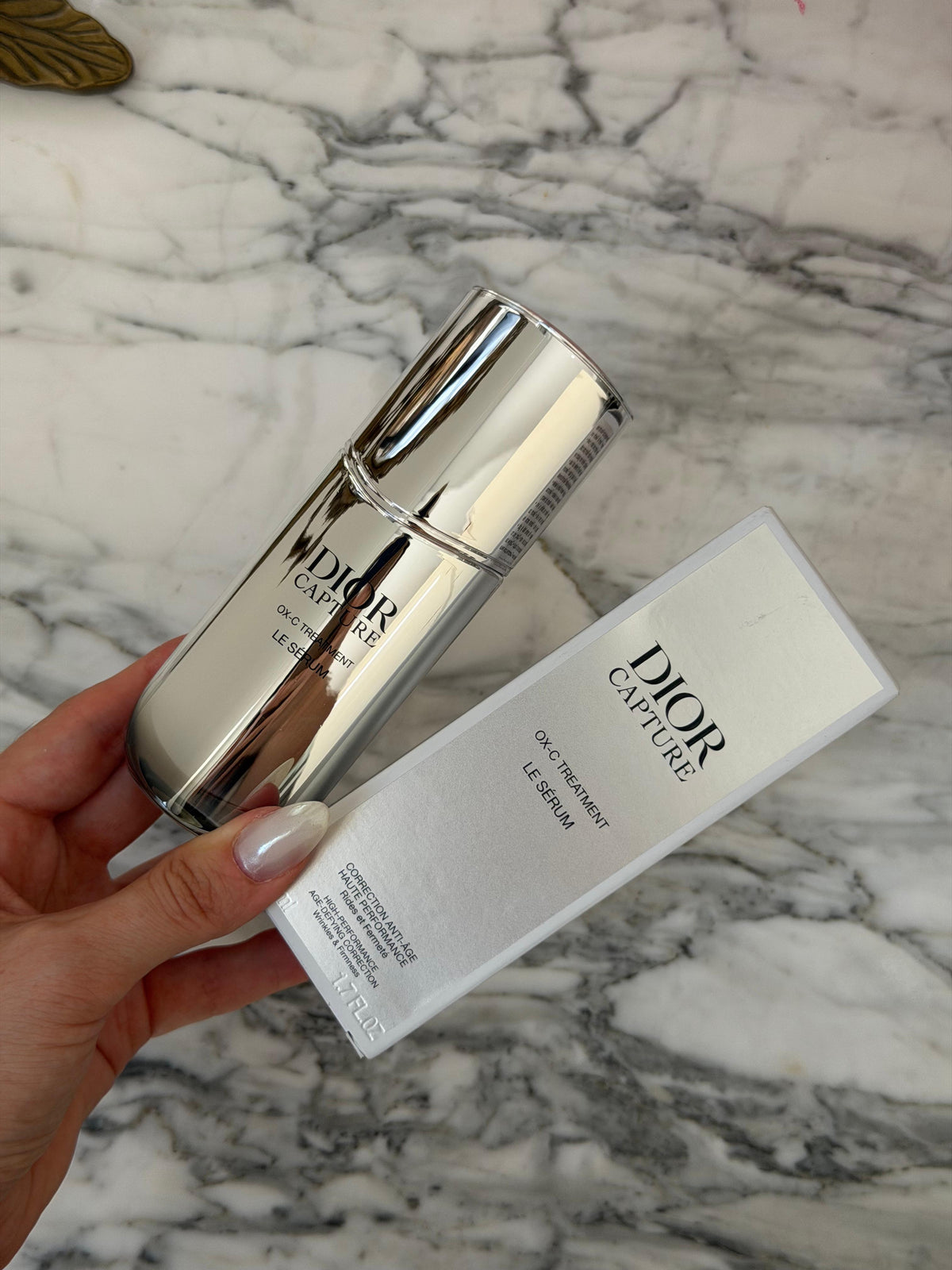 DIOR Capture Le Sérum
Face and Neck Serum - High-Performance Anti-Aging Correction - Wrinkles and Firmness
