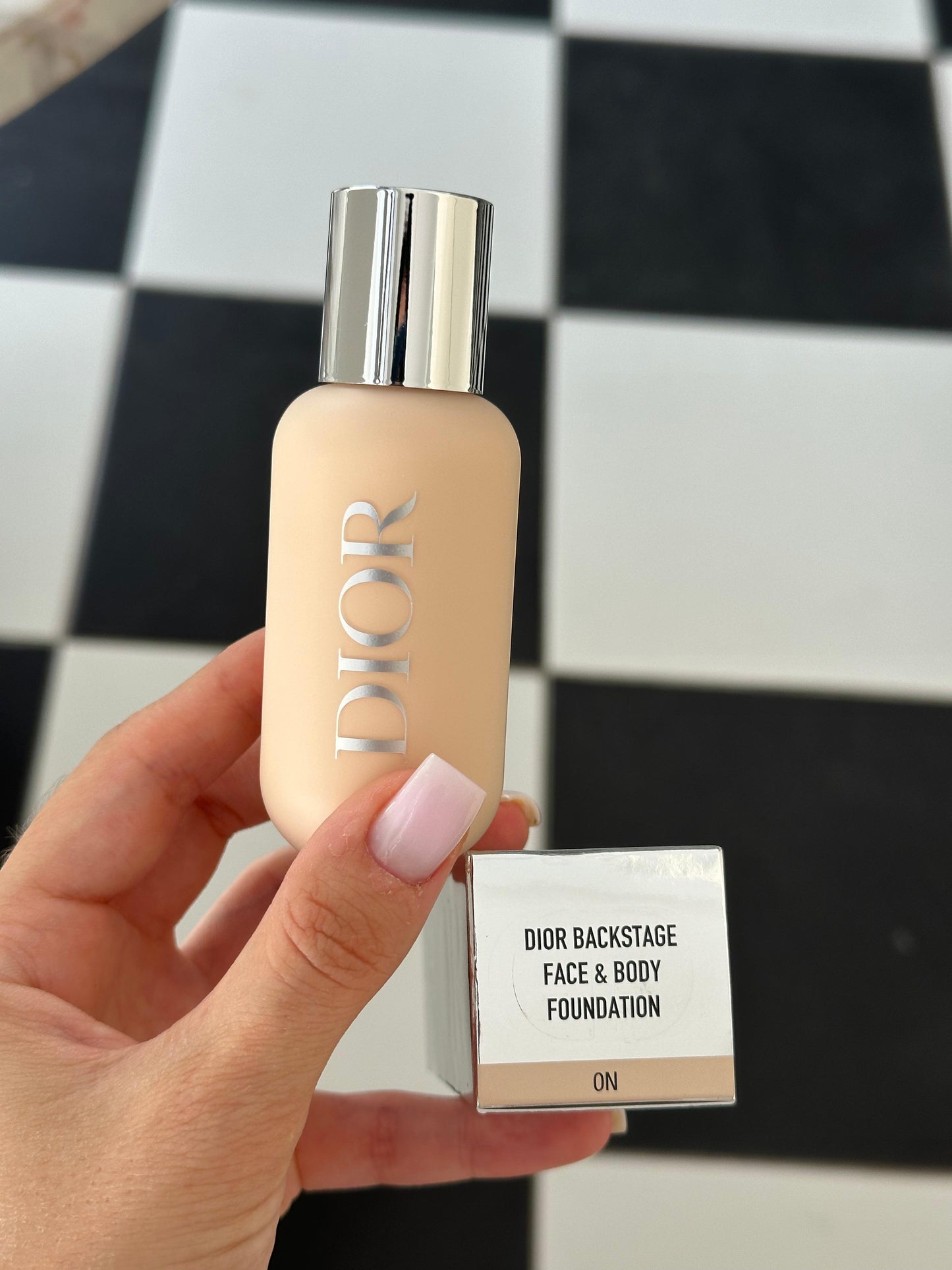 DIOR Dior Backstage Face & Body Foundation
Second-Skin Effect Natural Finish - Resistant to Water and Heat