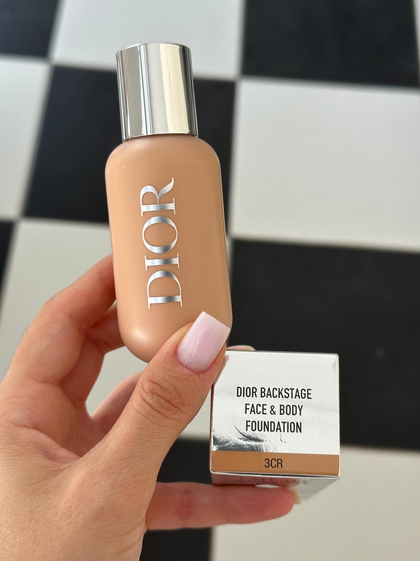 DIOR Dior Backstage Face & Body Foundation
Second-Skin Effect Natural Finish - Resistant to Water and Heat