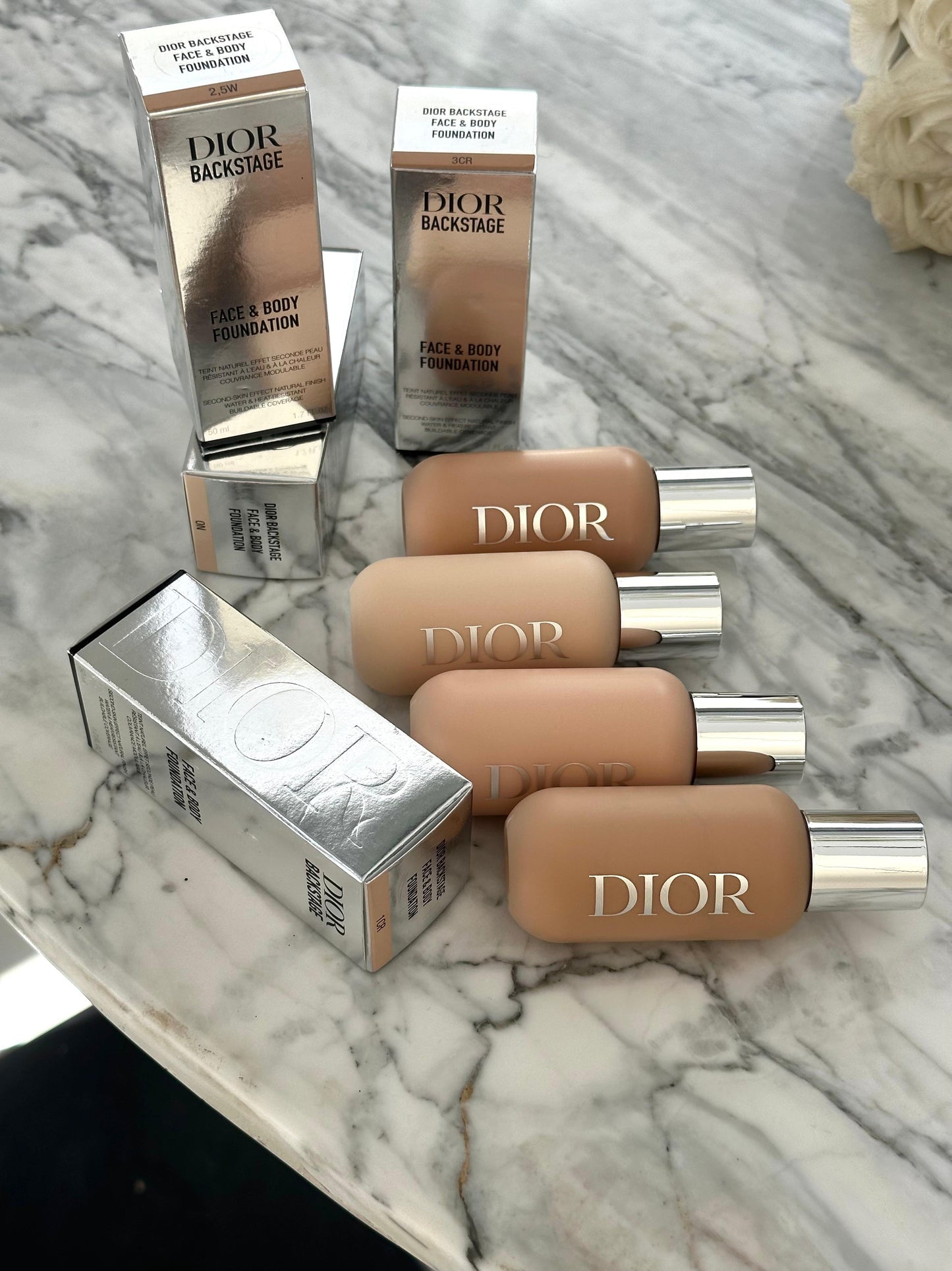 DIOR Dior Backstage Face & Body Foundation (1CR)
Second-Skin Effect Natural Finish - Resistant to Water and Heat
