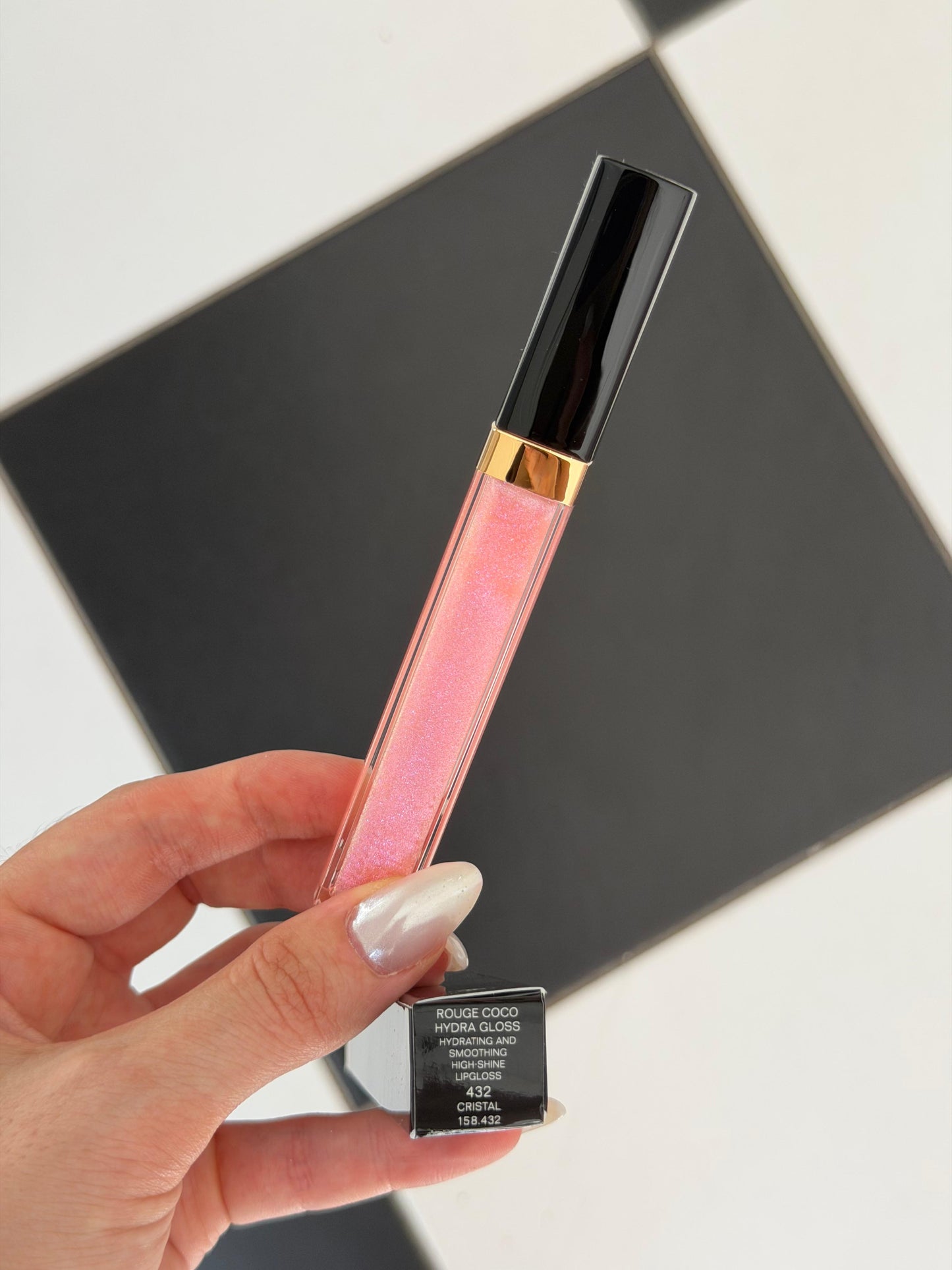 CHANEL Rouge Coco Gloss (432)
Moisturizing Gel Brillant Hidratant