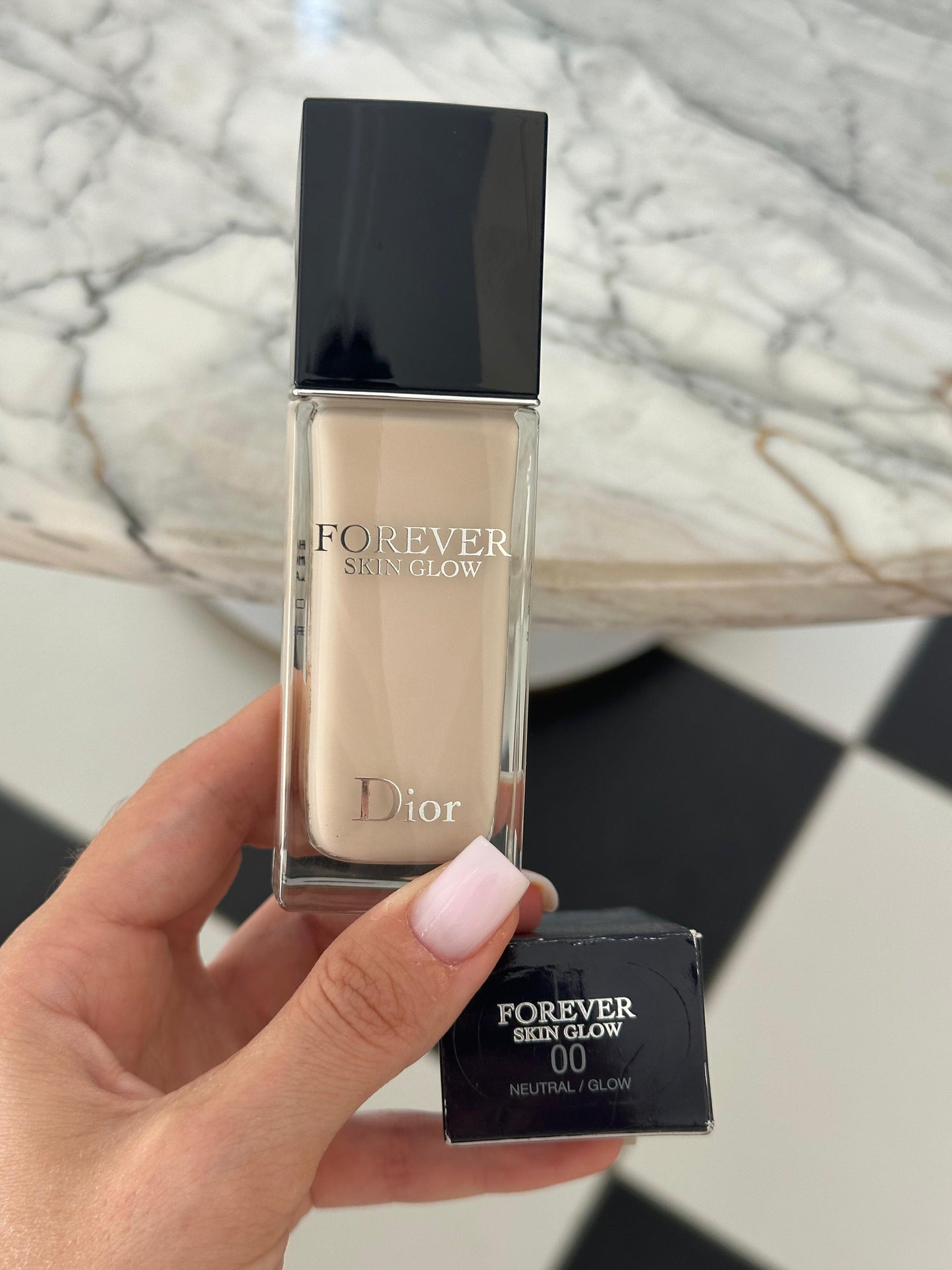 DIOR Forever Skin Glow
Clean Radiant Foundation - 24h Wear and Hydration