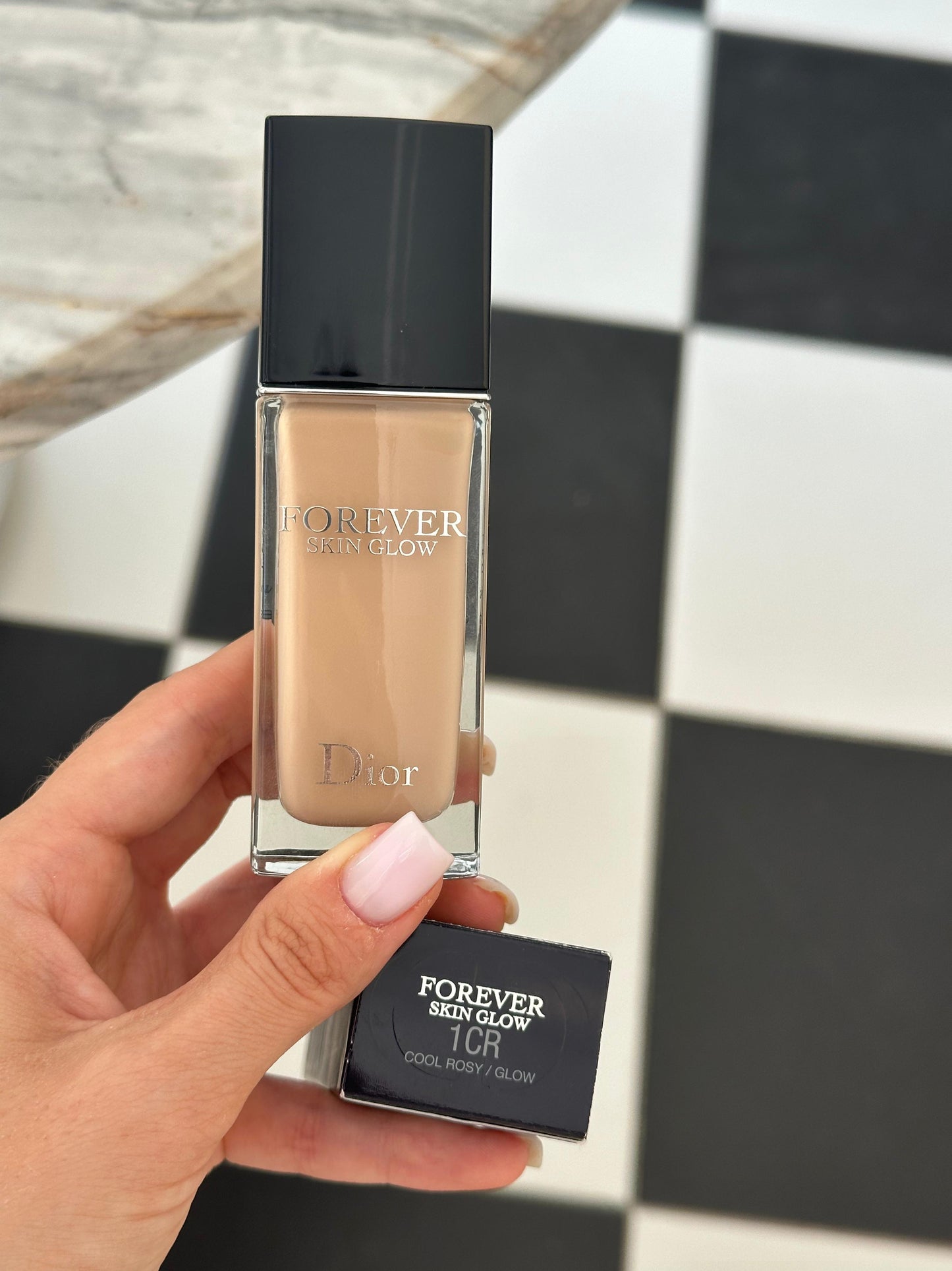 DIOR Forever Skin Glow
Clean Radiant Foundation - 24h Wear and Hydration