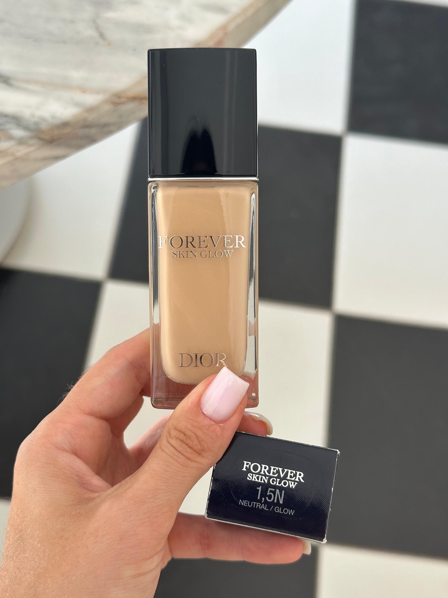 DIOR Forever Skin Glow
Clean Radiant Foundation - 24h Wear and Hydration