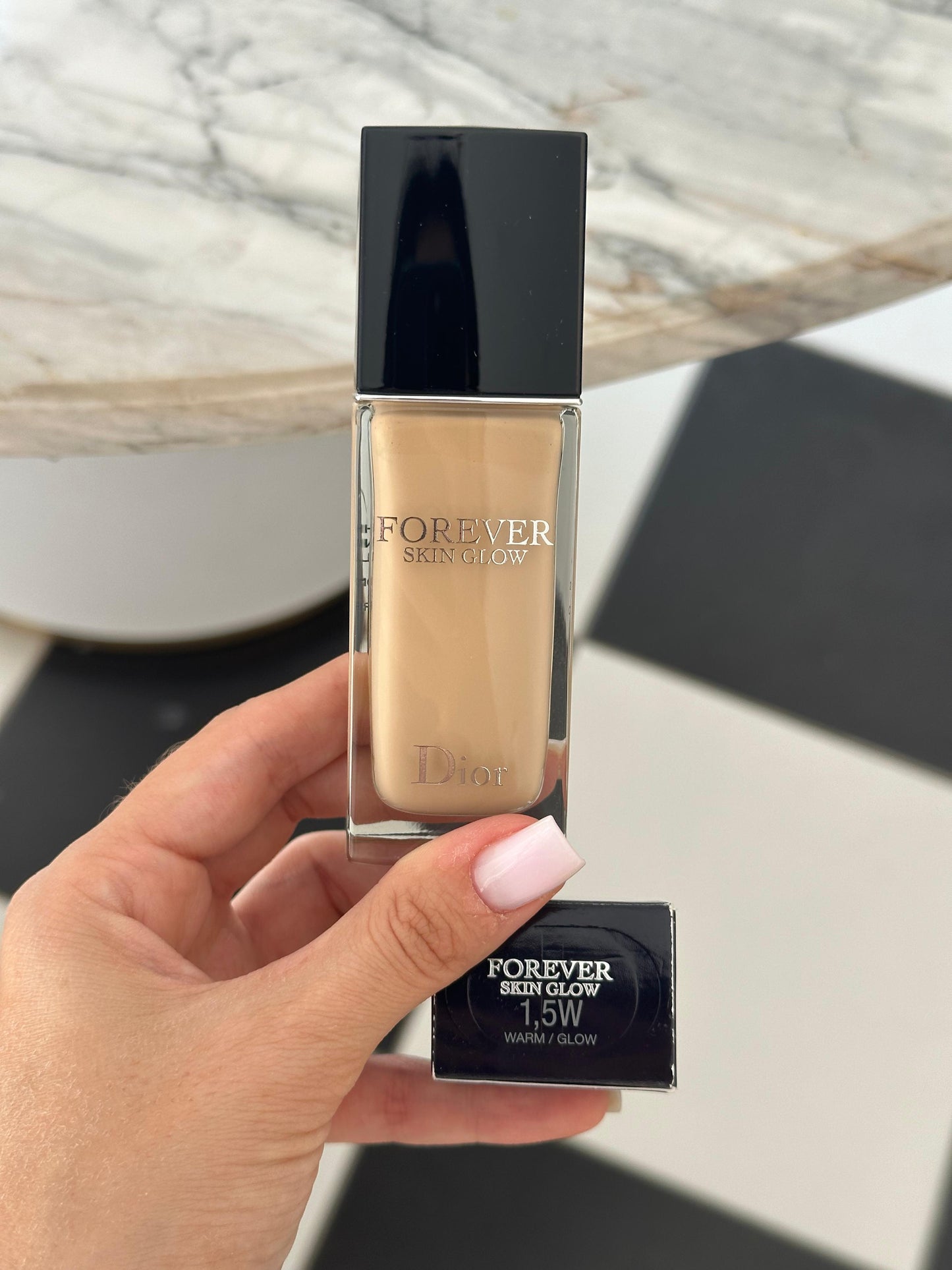 DIOR Forever Skin Glow
Clean Radiant Foundation - 24h Wear and Hydration