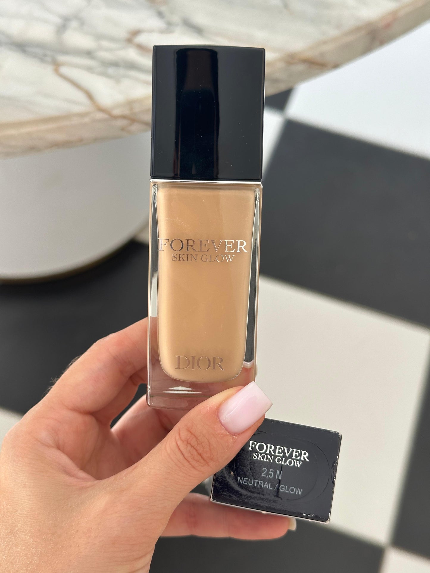 DIOR Forever Skin Glow
Clean Radiant Foundation - 24h Wear and Hydration