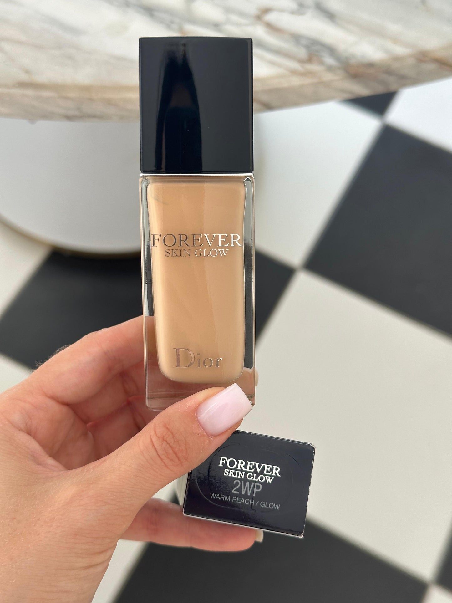 DIOR Forever Skin Glow
Clean Radiant Foundation - 24h Wear and Hydration