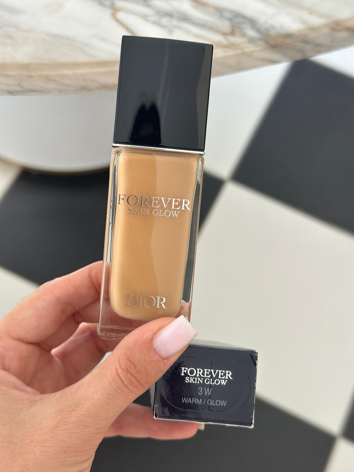 DIOR Forever Skin Glow
Clean Radiant Foundation - 24h Wear and Hydration