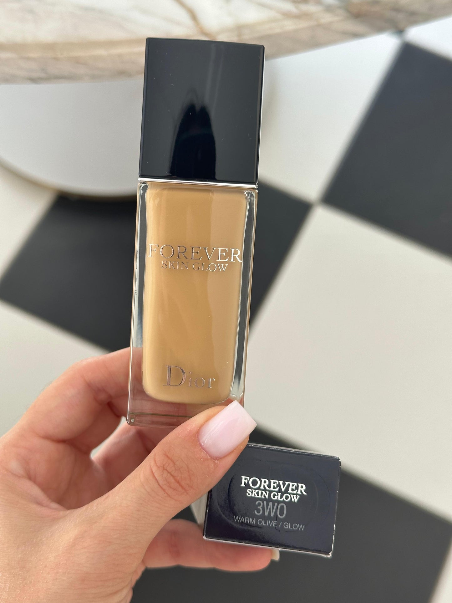 DIOR Forever Skin Glow
Clean Radiant Foundation - 24h Wear and Hydration